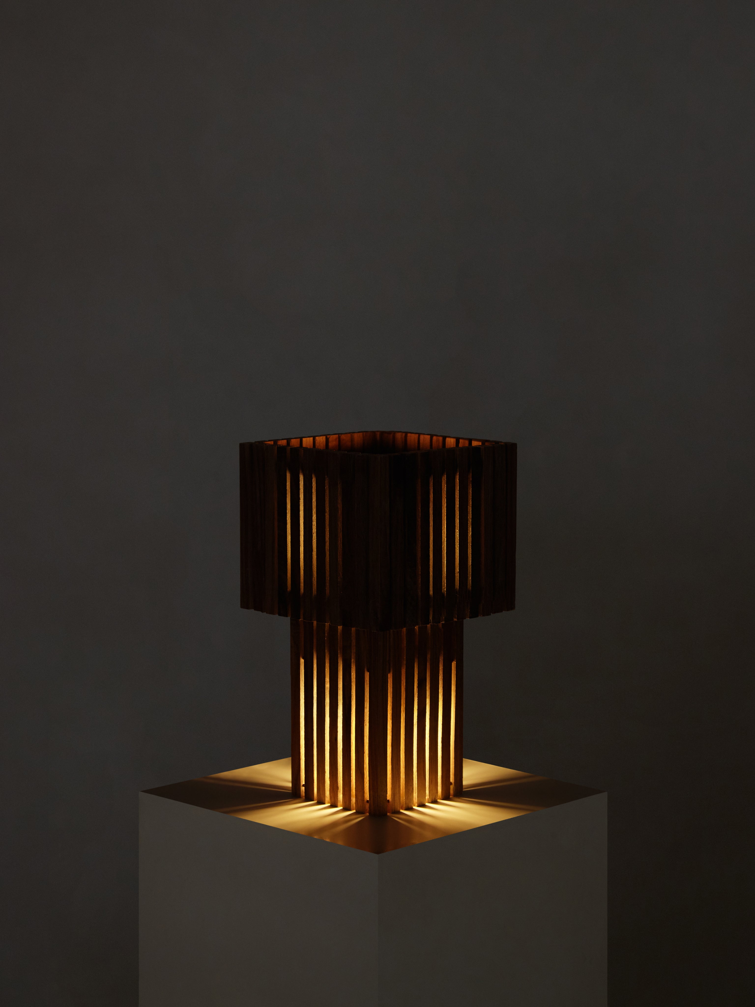 Wooden Parallilo Table Lamp — detail view