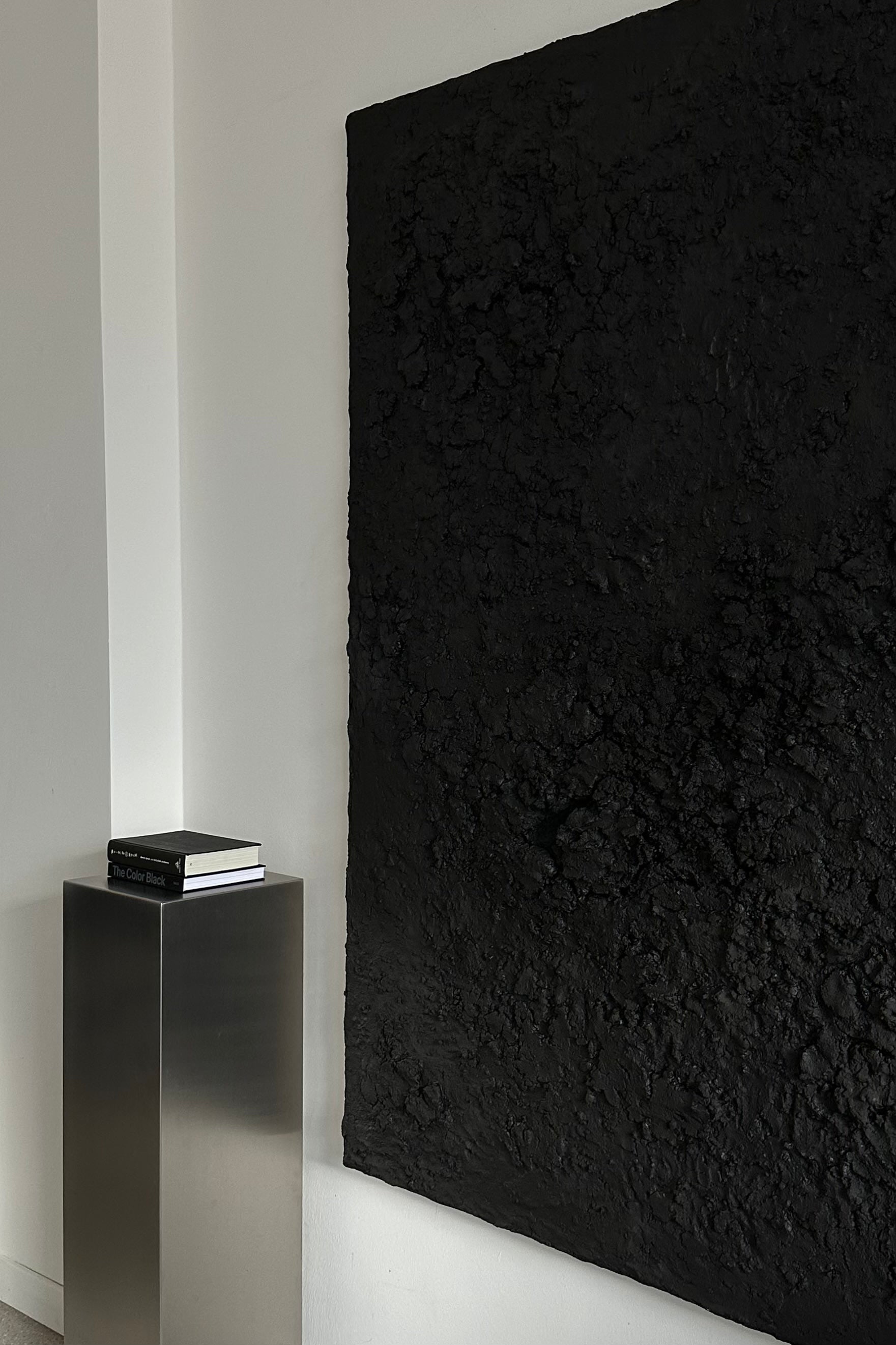'SUSPIRIUM 07' sculptural wall art — lifestyle setting
