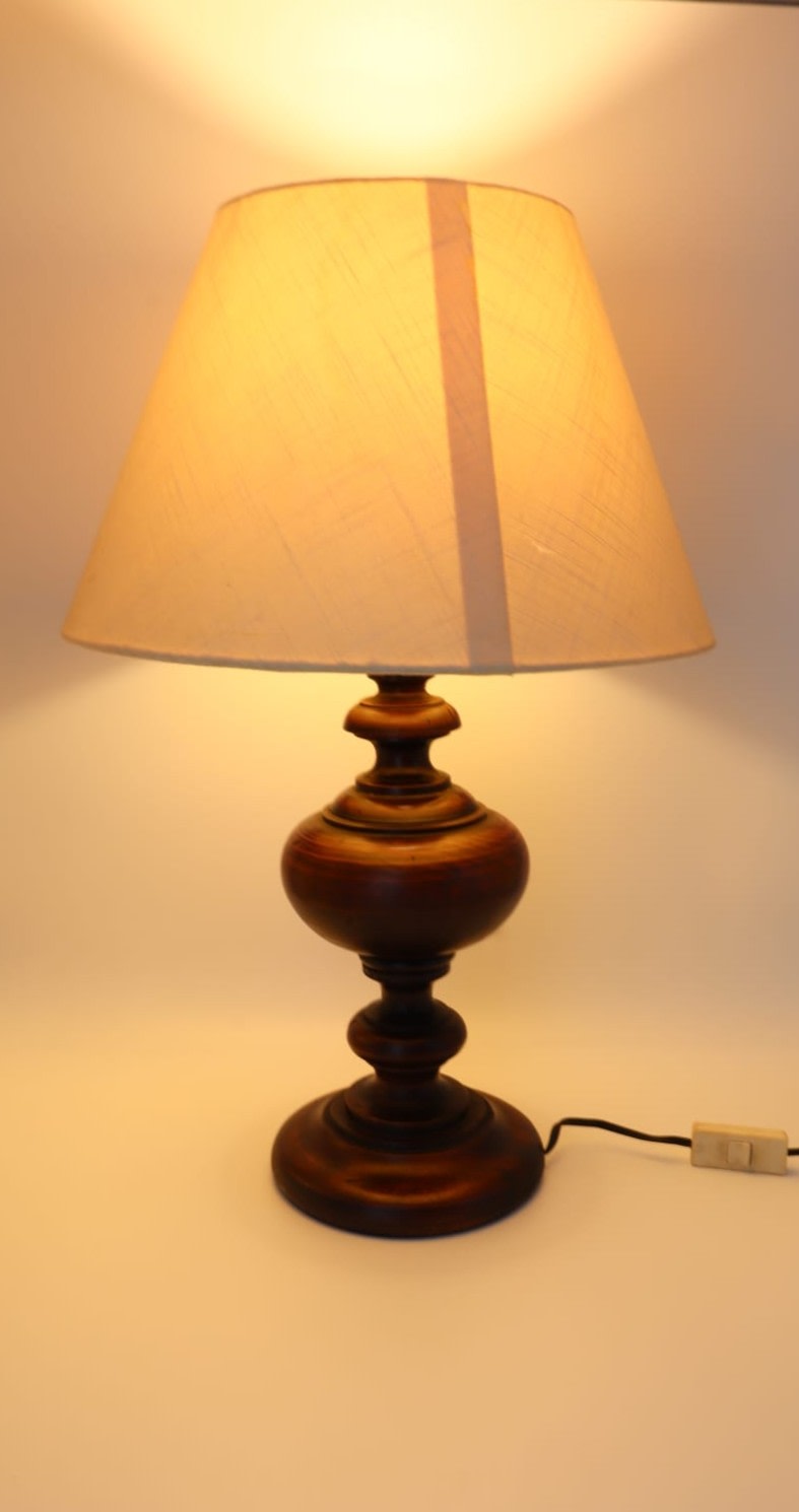 Mid-Century Turned Wood Table Lamp – Netherlands, ca. 1950–1960 — detail view