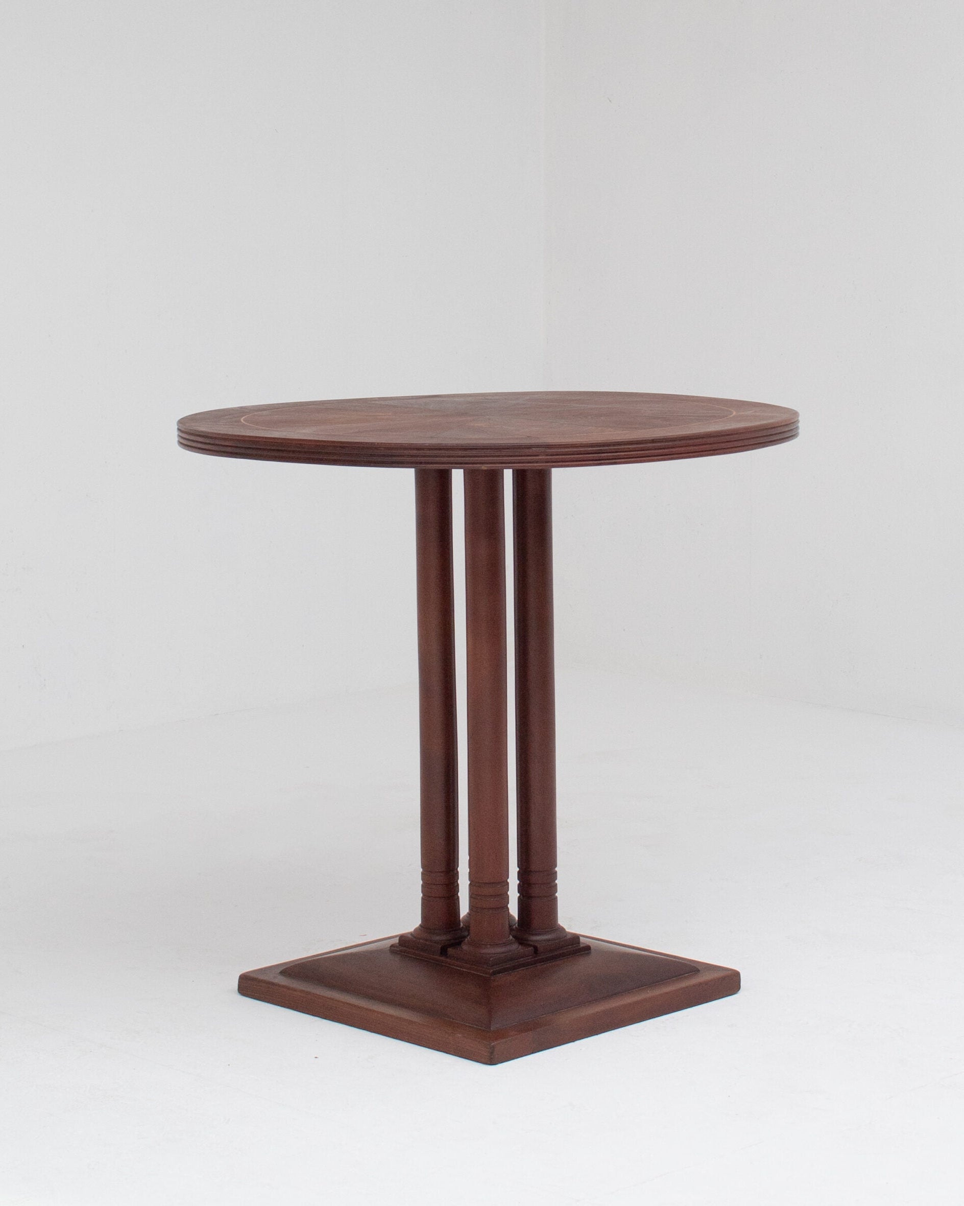 Art Deco Table in Walnut — detail view