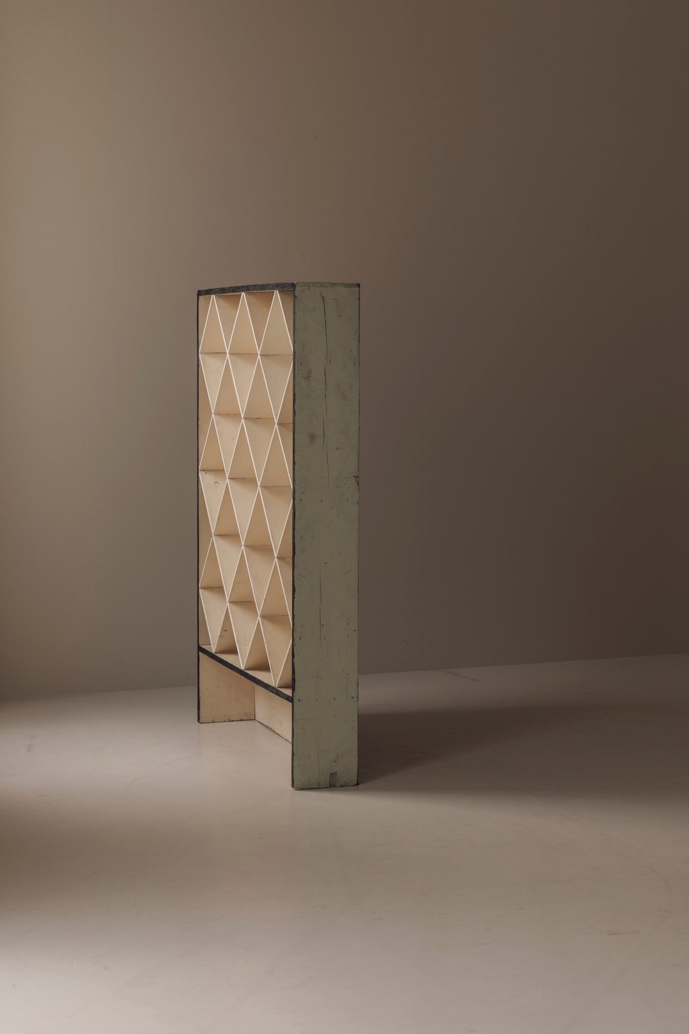 Geometric open bookcase, France 1950s. — view 9