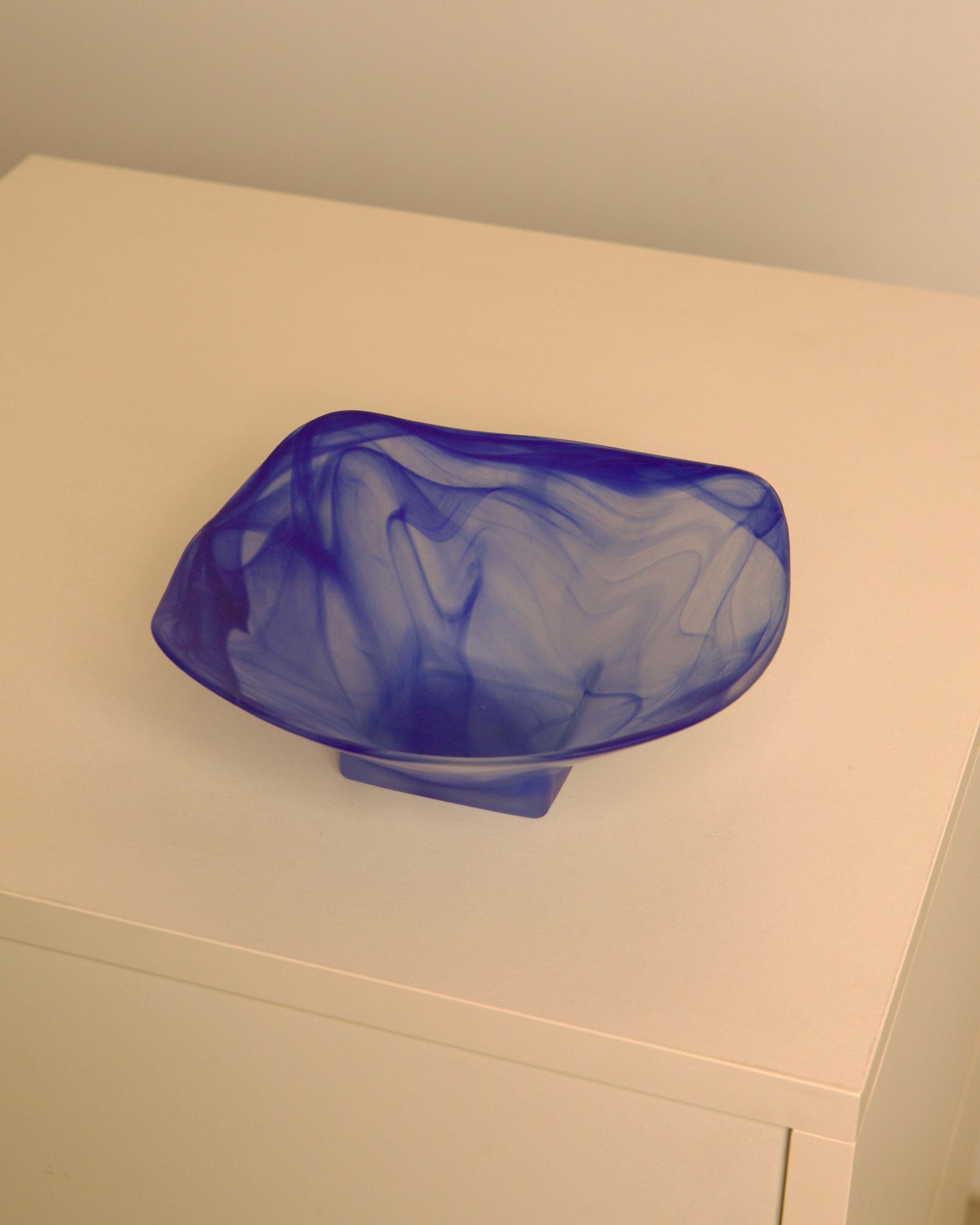 Murano blue opalescent glass bowl "Ghost" 1980's by Treaptyque | The Oblist