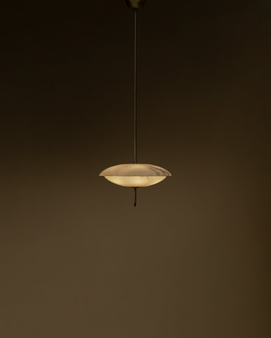 "COSMOS" Chandelier in alabaster and antiquated brushed brass — detail view