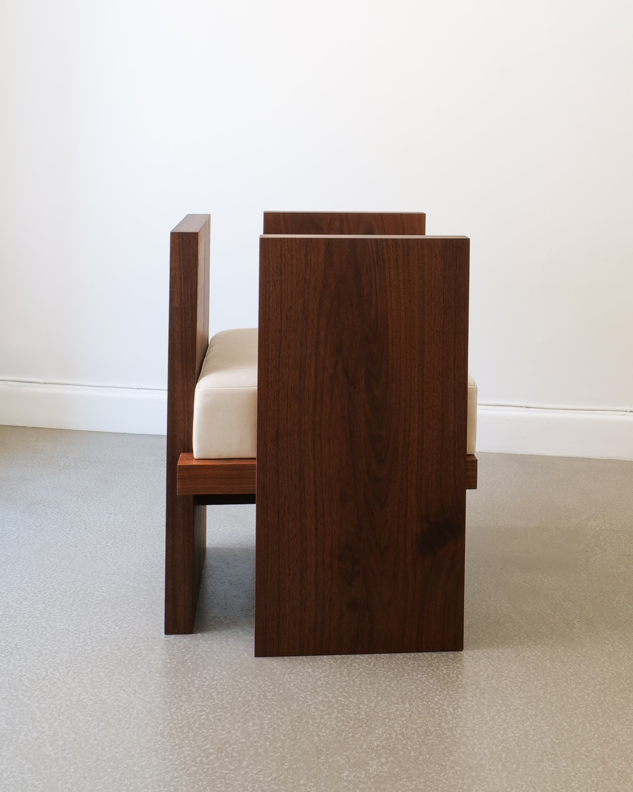 Chair in Walnut Jesper Sundberg Örtegren. — side angle
