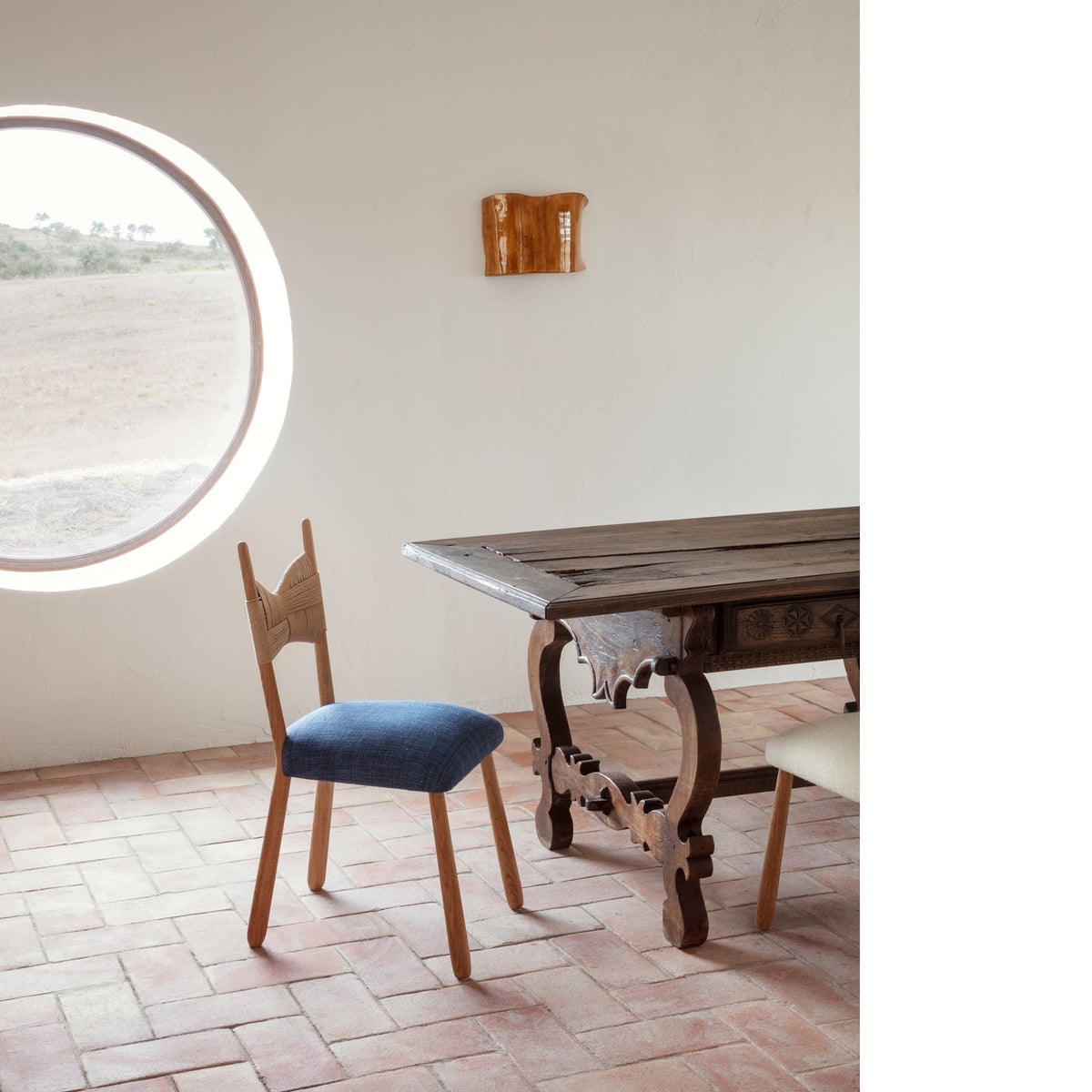 Papel - artisanal ceramic wall light  — detail view