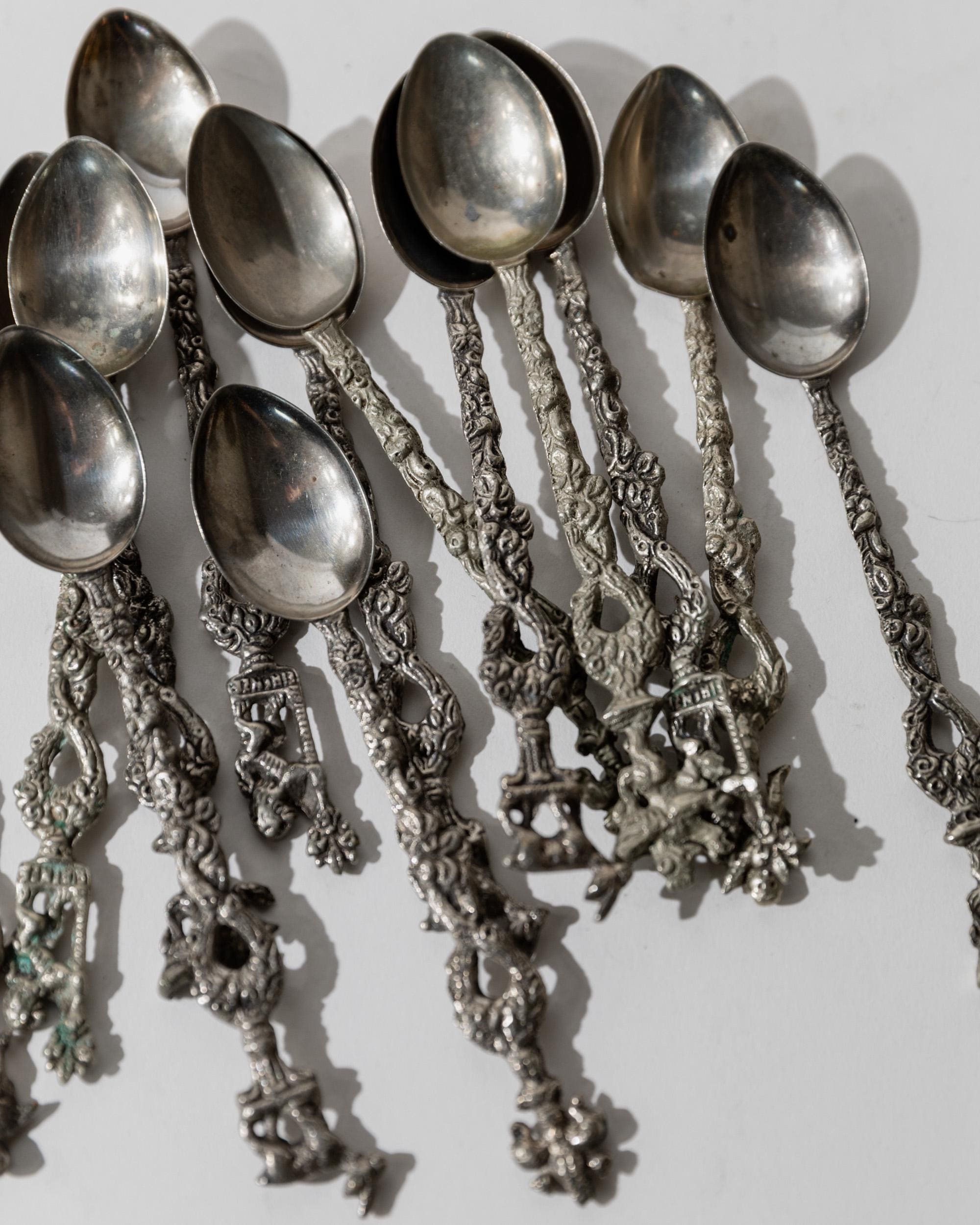 Vintage 1930s Silver Plated Tea and Cake Serving Set, 13 Ornate Spoons with Heraldic Figures and 1 Cake Server, Italian Tableware, Gift Idea — view 9