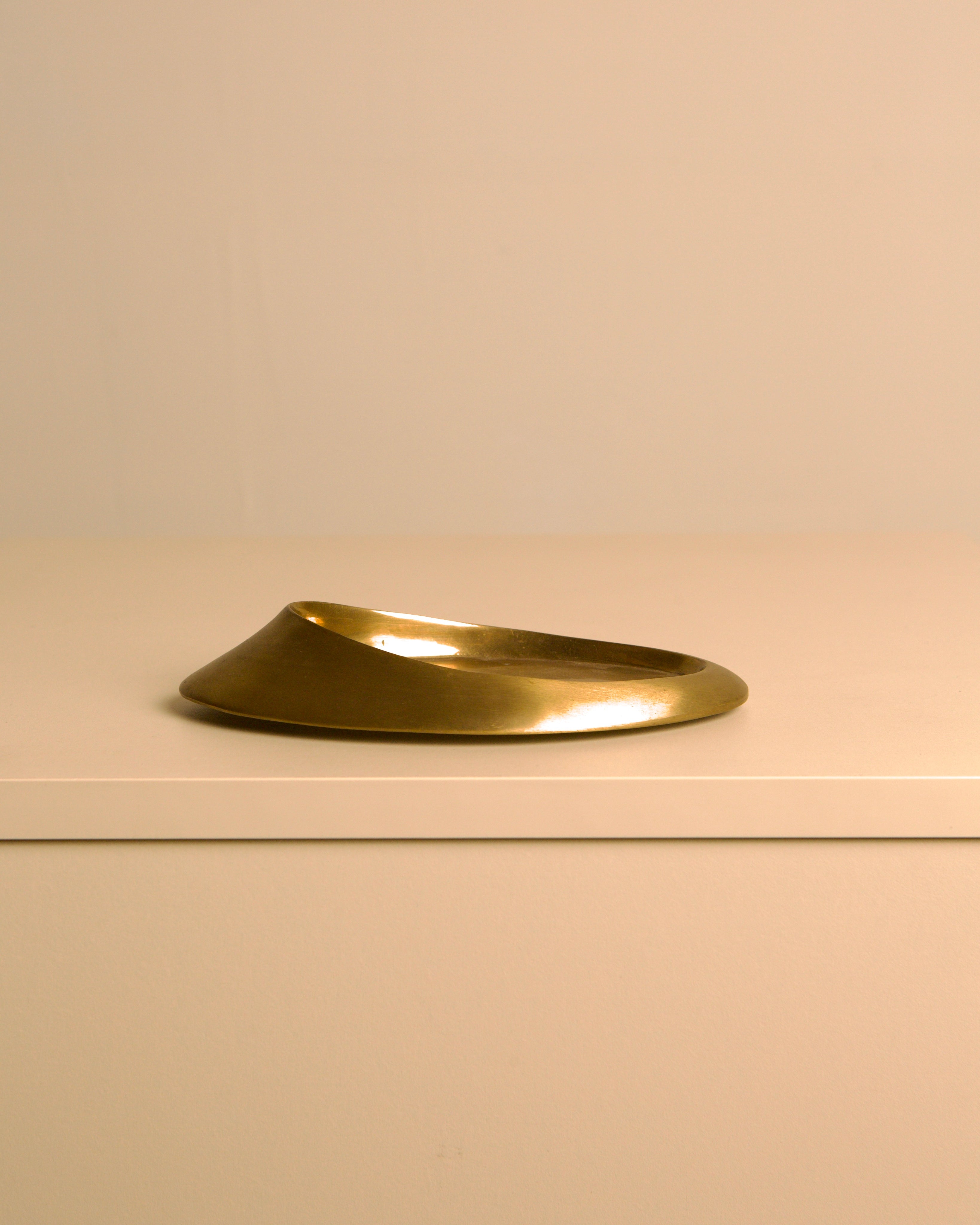 Italian bronze catch-all tray, 1960s — detail view