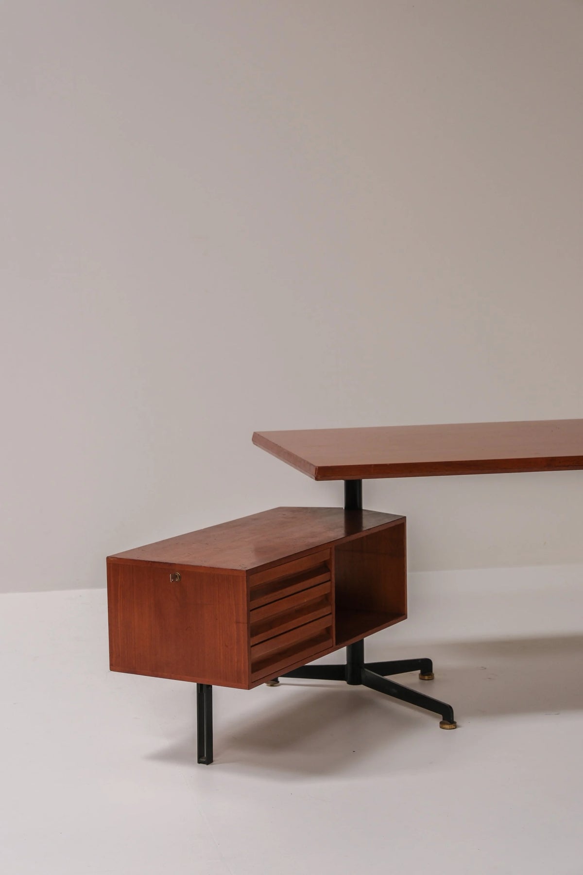 Osvaldo Borsani T95 Executive Desk for Tecno, Italy, 1956 — side angle