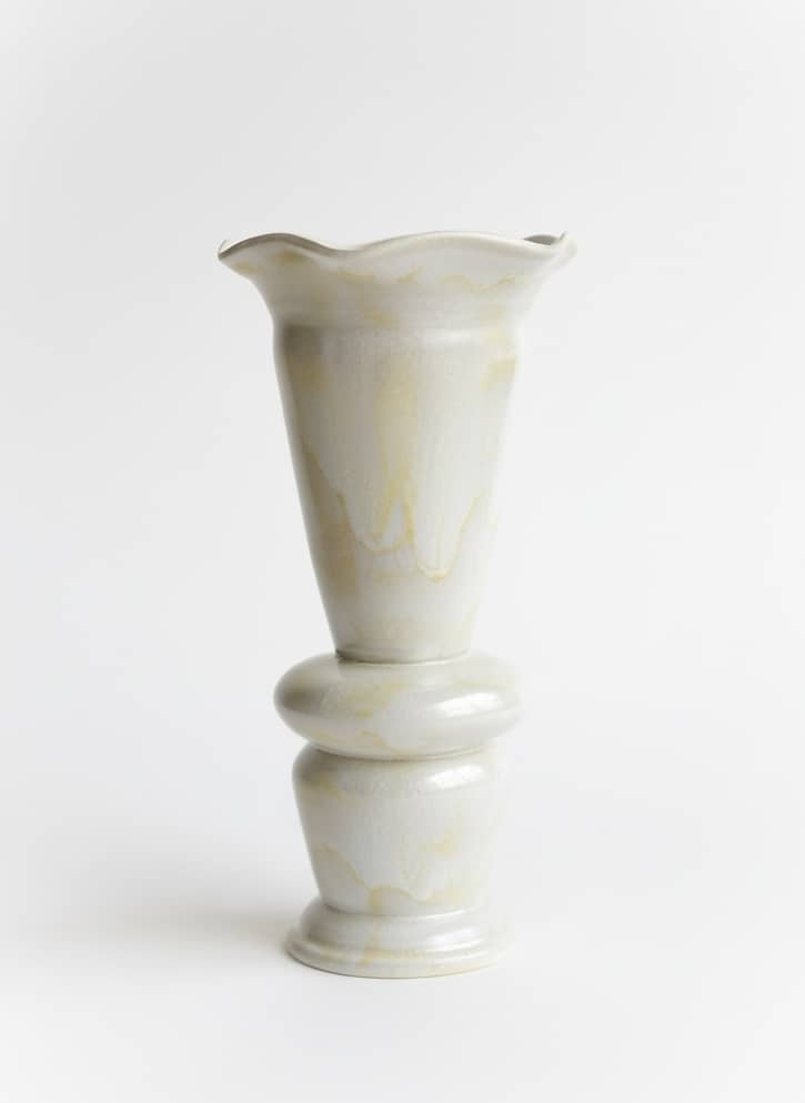 Perle Blanche Handmade Vase in Ceramic — close-up of light gray finish