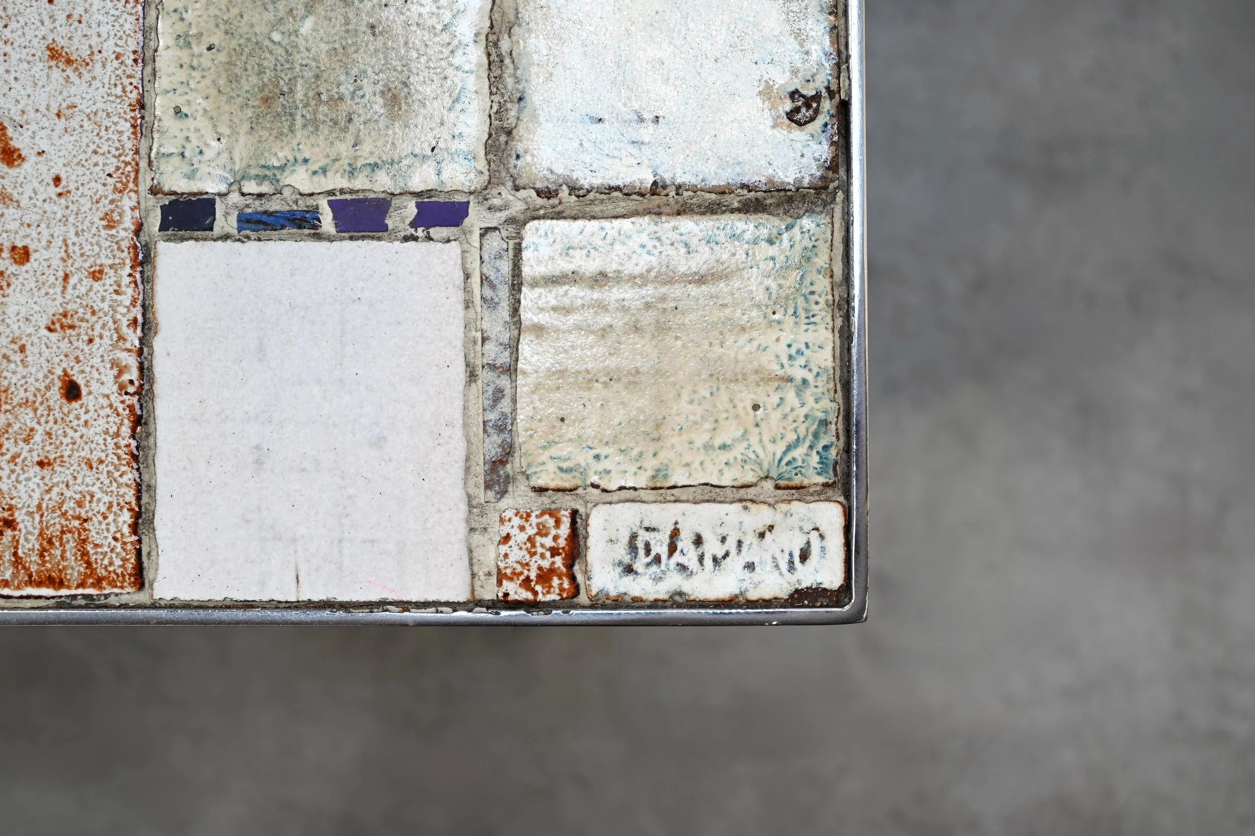 Brutalist Coffee Table by Pia Manu — close-up of textured ceramic tiles
