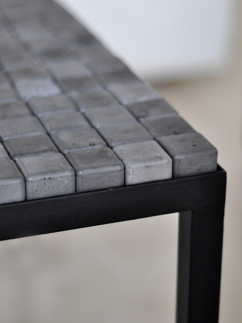 Concrete Cubes Side Table 'graphite' — detail view