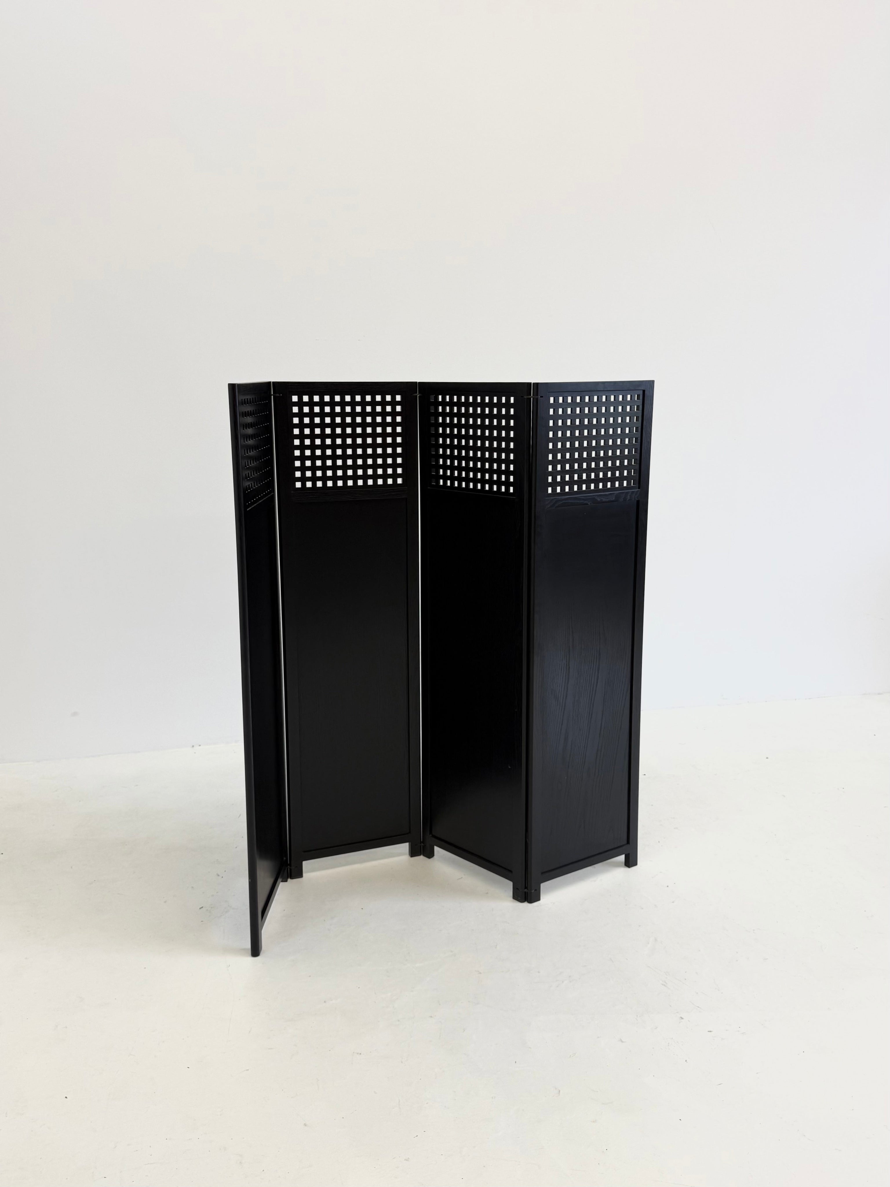 Room screen by Umberto Asnago for Giorgetti — side angle