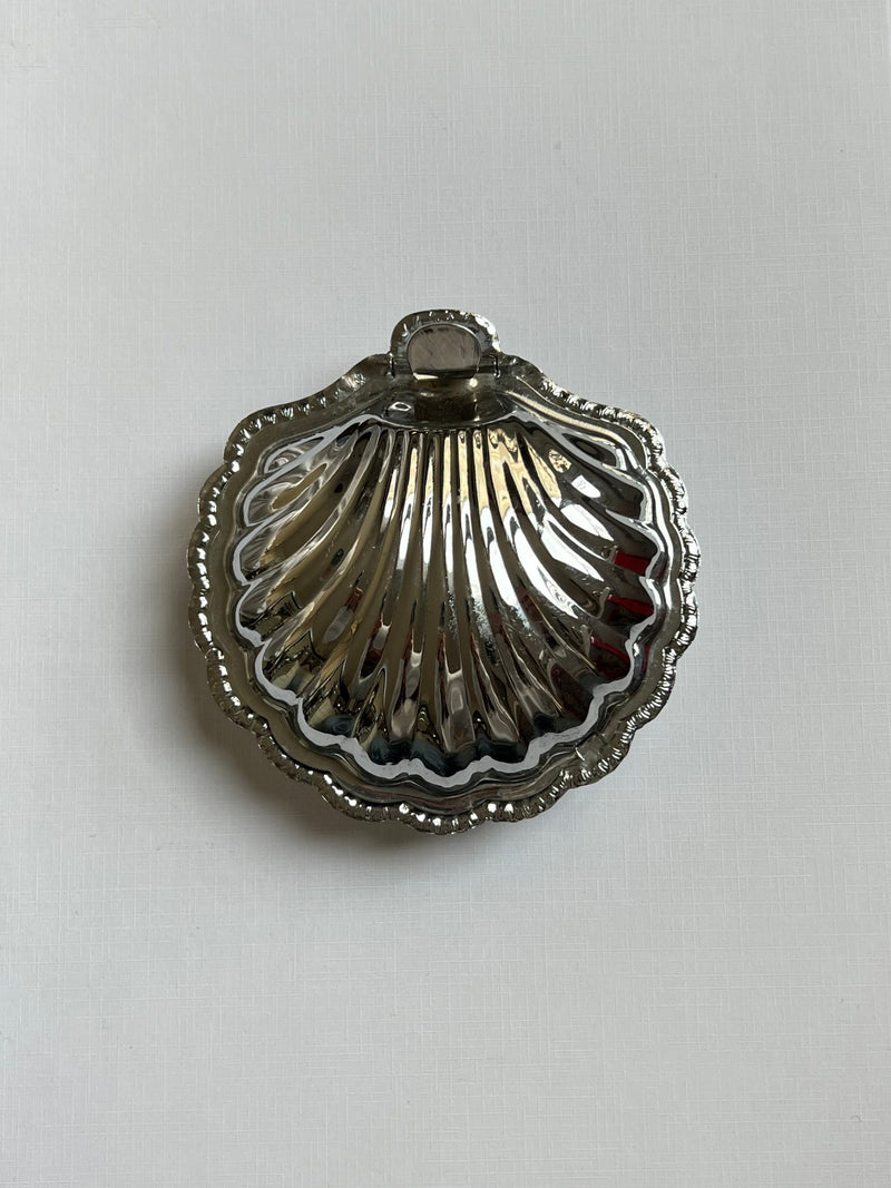 Silver-plated shell shaped butter dish with decorative ridged pattern