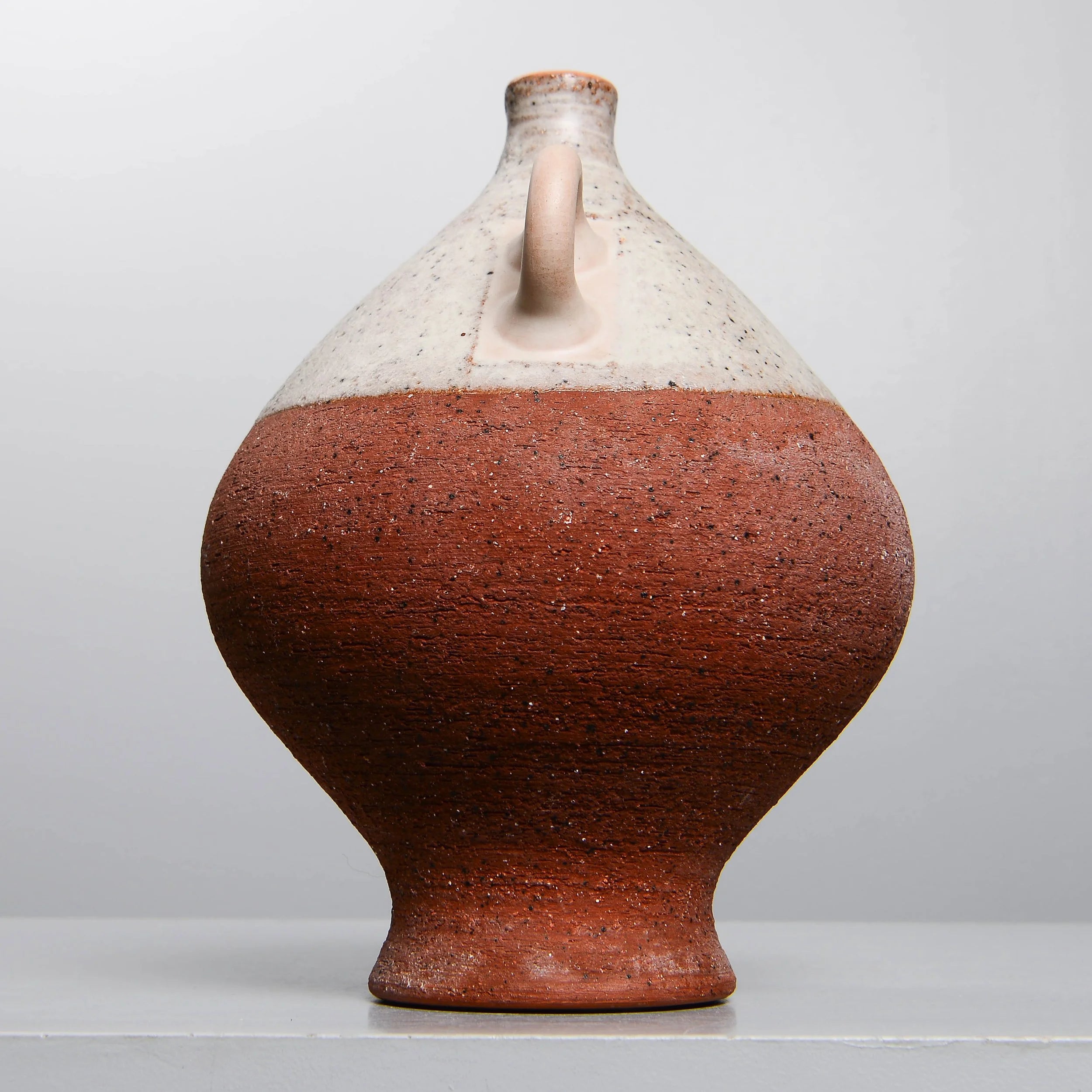 Large ceramic vase, by Thomas Hellström for Nittsjö (1960-1970) — detail view