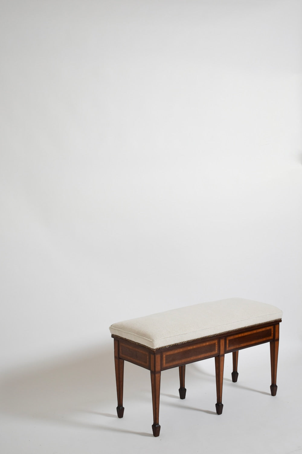 Six legs marquetry bench, XIXth c. — detail view