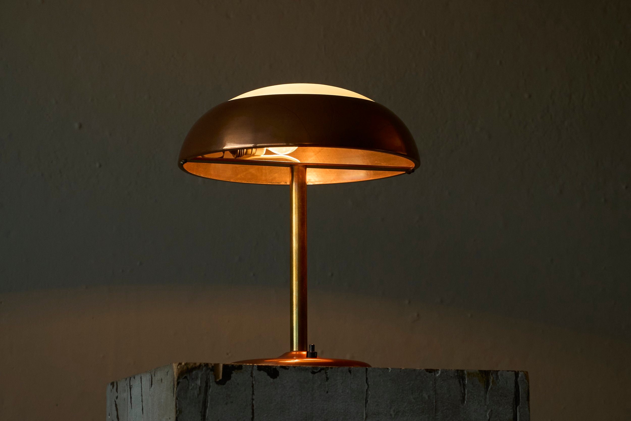 Art Deco Table Lamp in Patinated Copper, Brass and Satin Glass 1950s — close-up