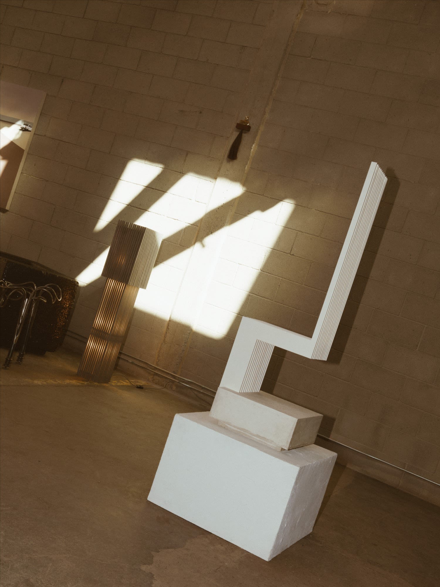 Metal Parallilo Floor Lamp — close-up