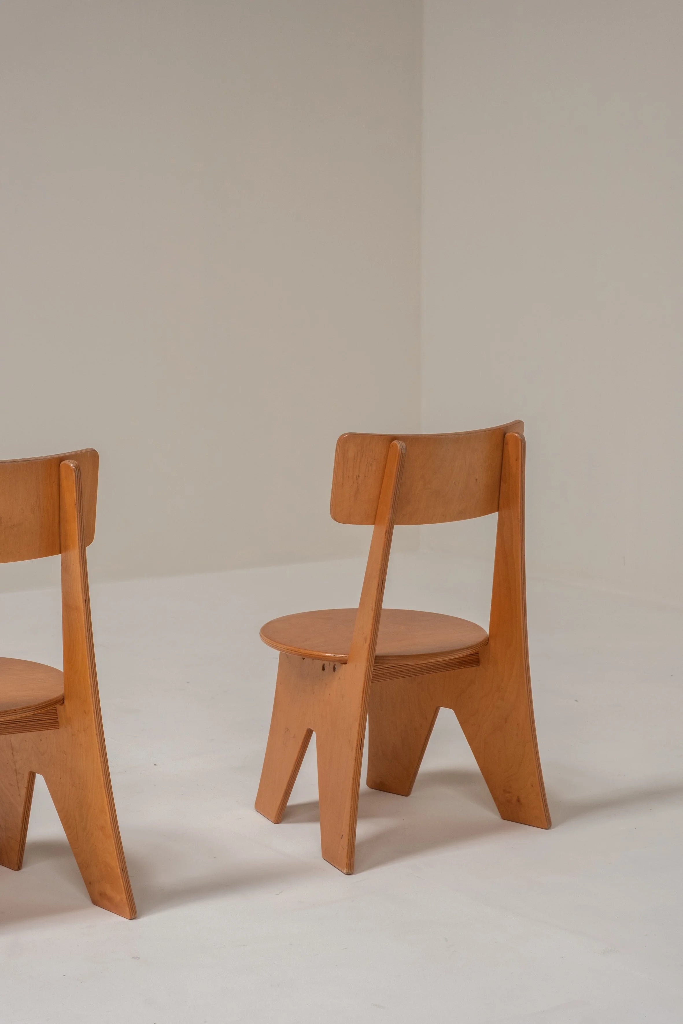 Sculptural Pair of Plywood Chairs, Germany, 1970s — detail view