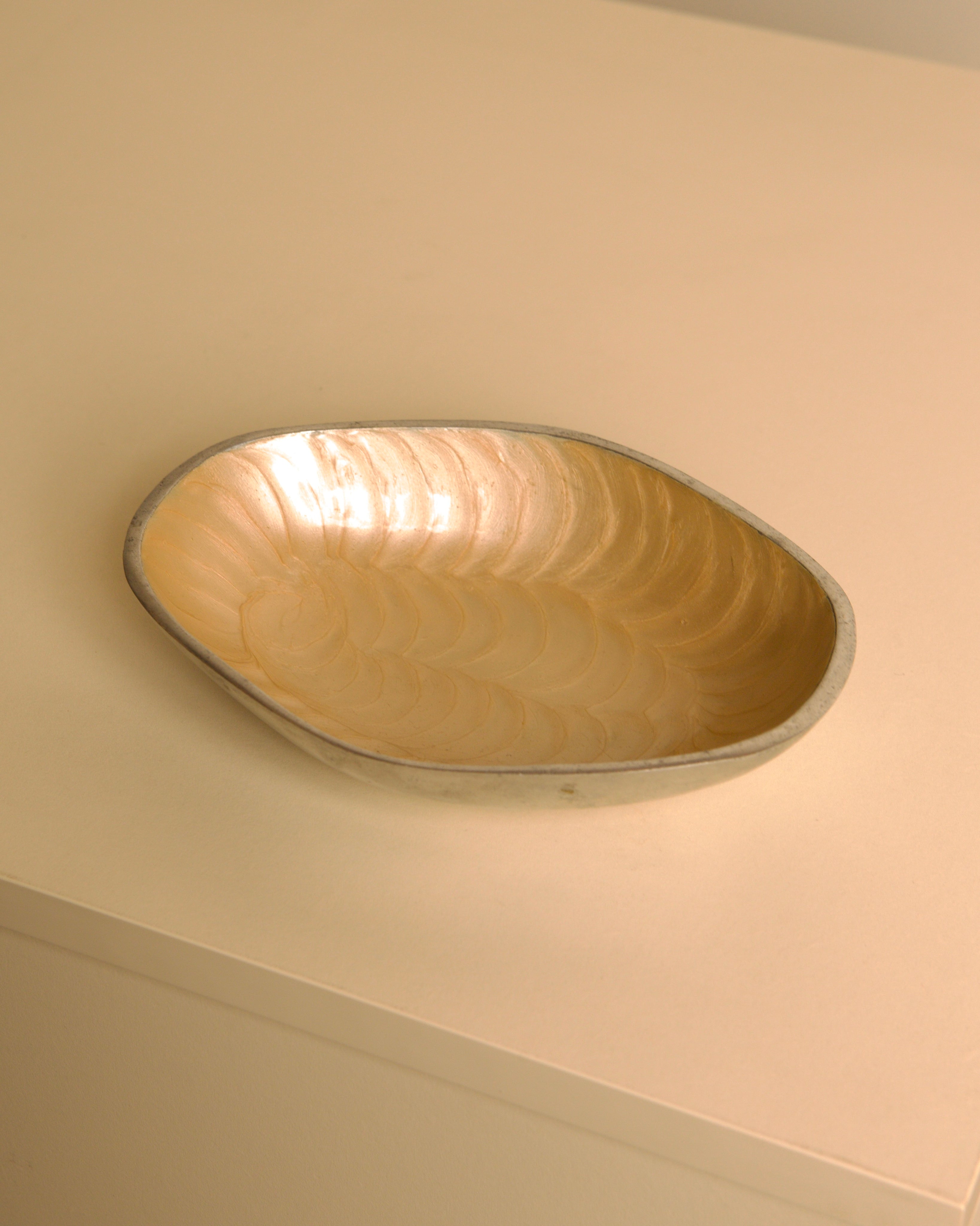 "Galassia" pocket tray, cream aluminum by Brandani Italy 1980's by Treaptyque | The Oblist