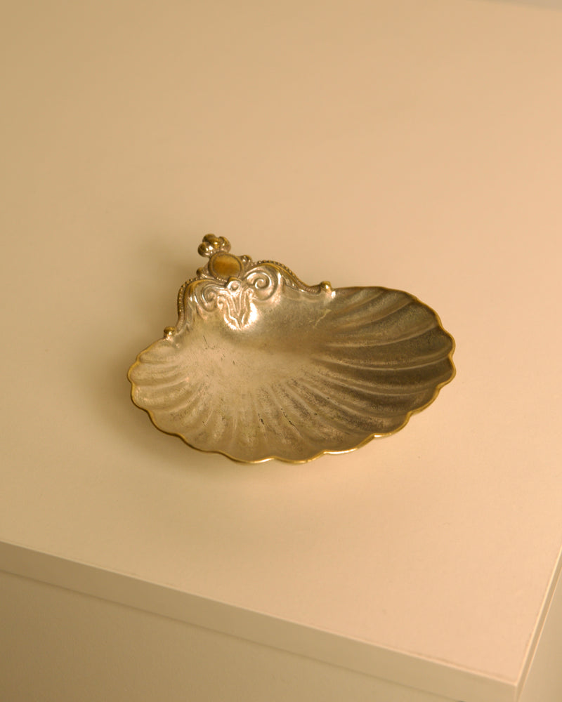 Italian Shell-shaped Vide-poches in Silver-plated Brass, 1950s — close-up of shell design on neutral background