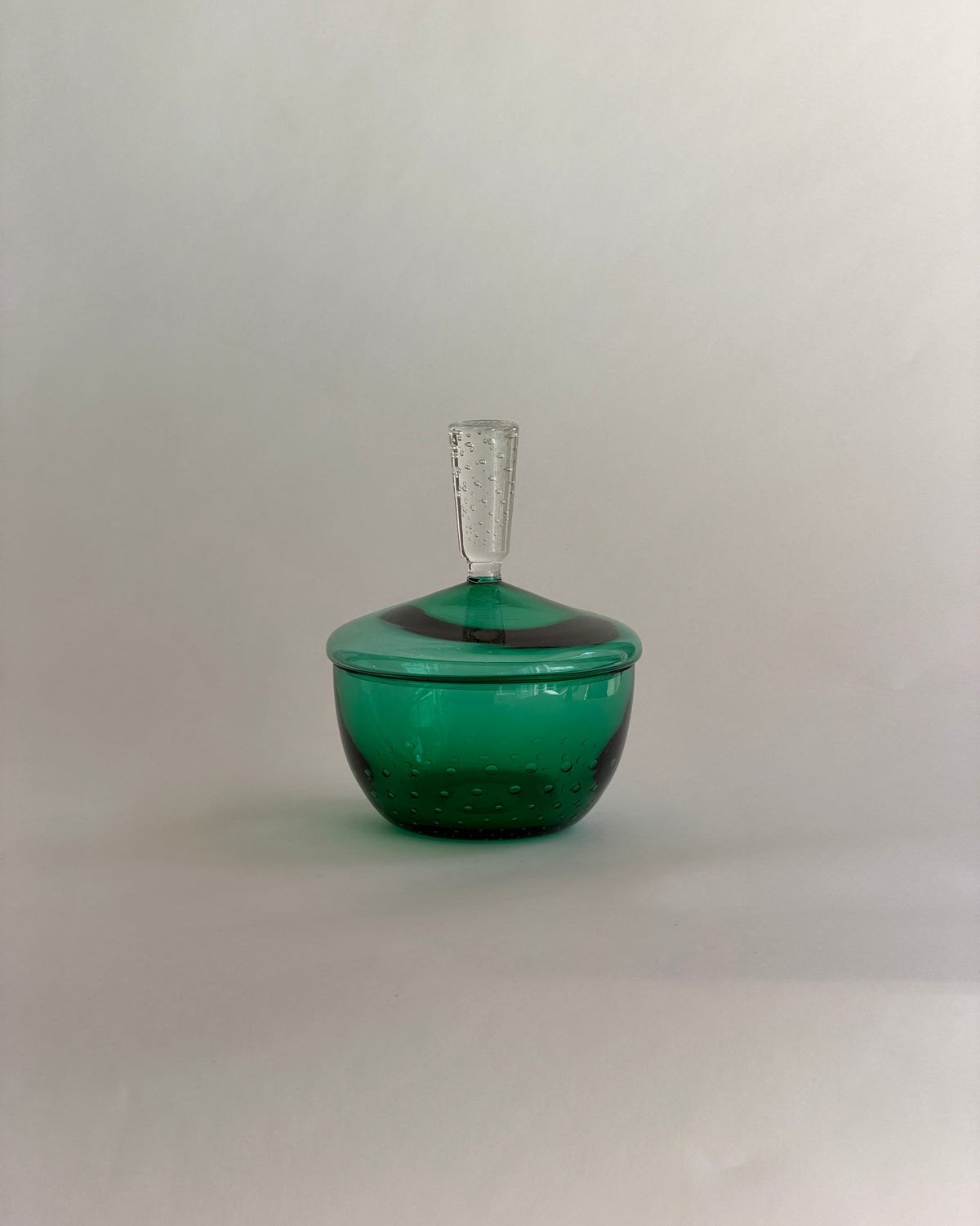 Vintage large green/clear Murano bubble bonbonniere — detail view