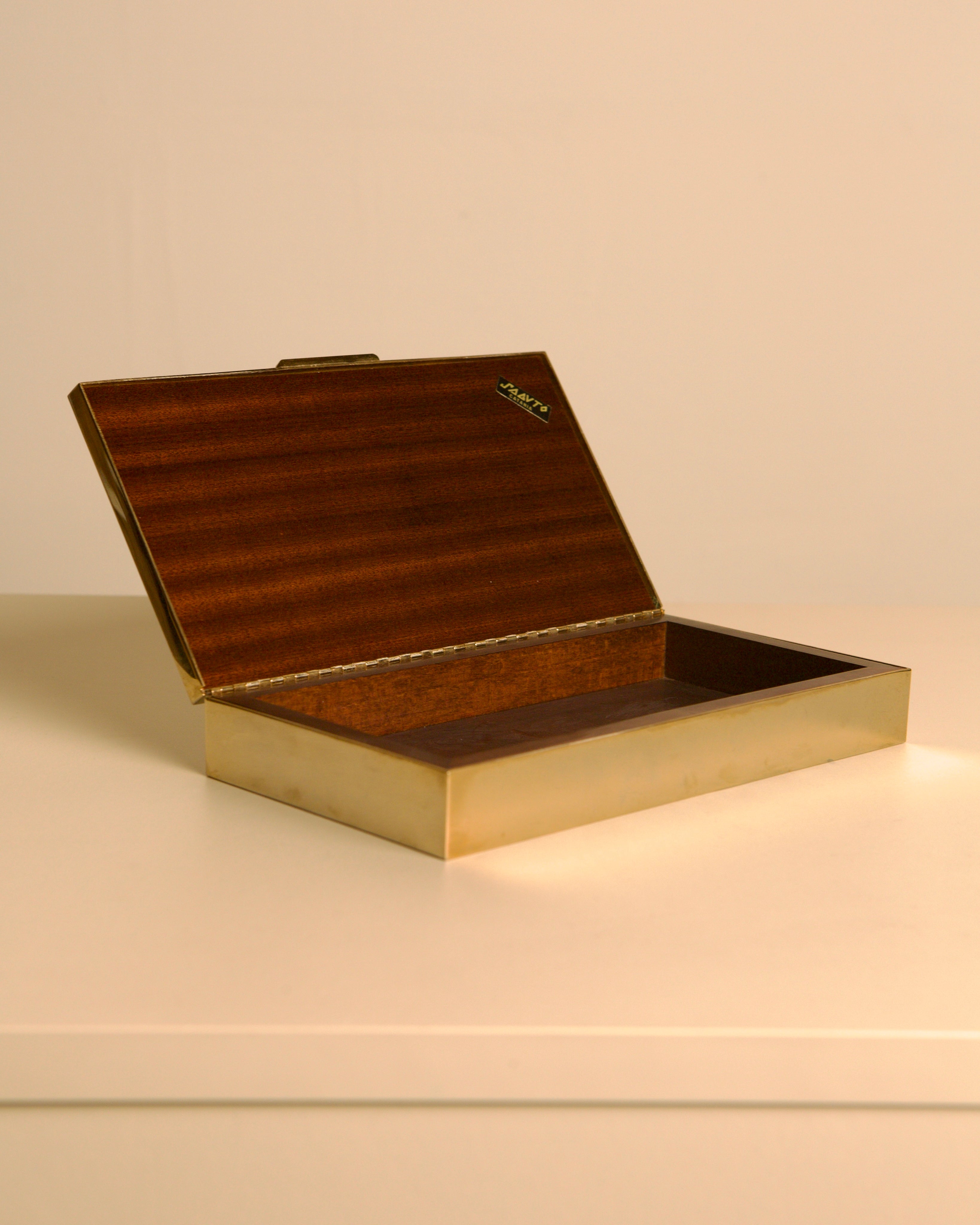 Italian box in gold and silver metal "Holywood Regency" 70s — detail view