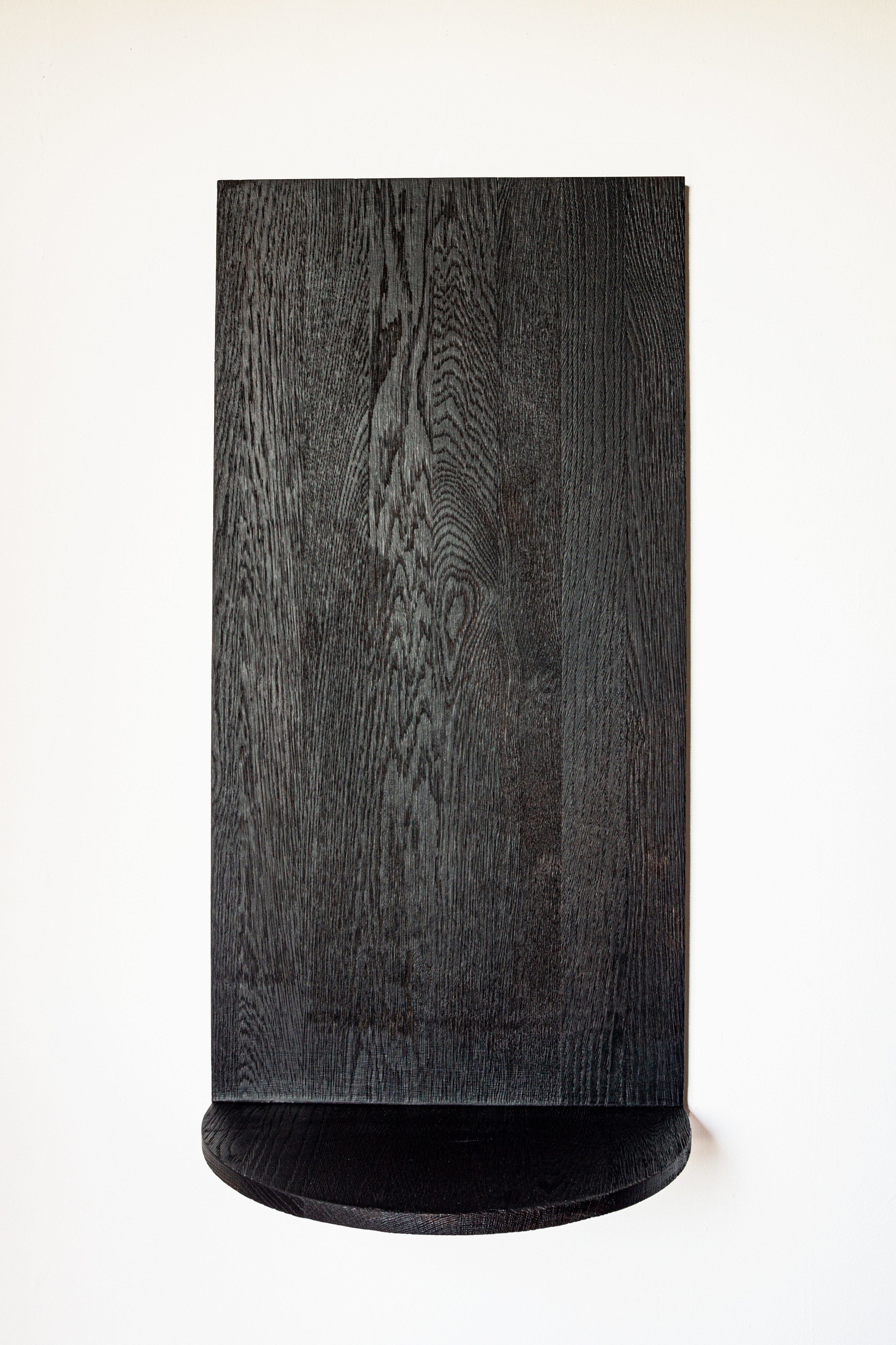 The Megaron - Minimalist Shelf in Wood - Natural Oak Large by COSEINCORSO is mounted on a white wall with a matching handcrafted rectangular solid oak panel above it, creating a modern, minimalist look.