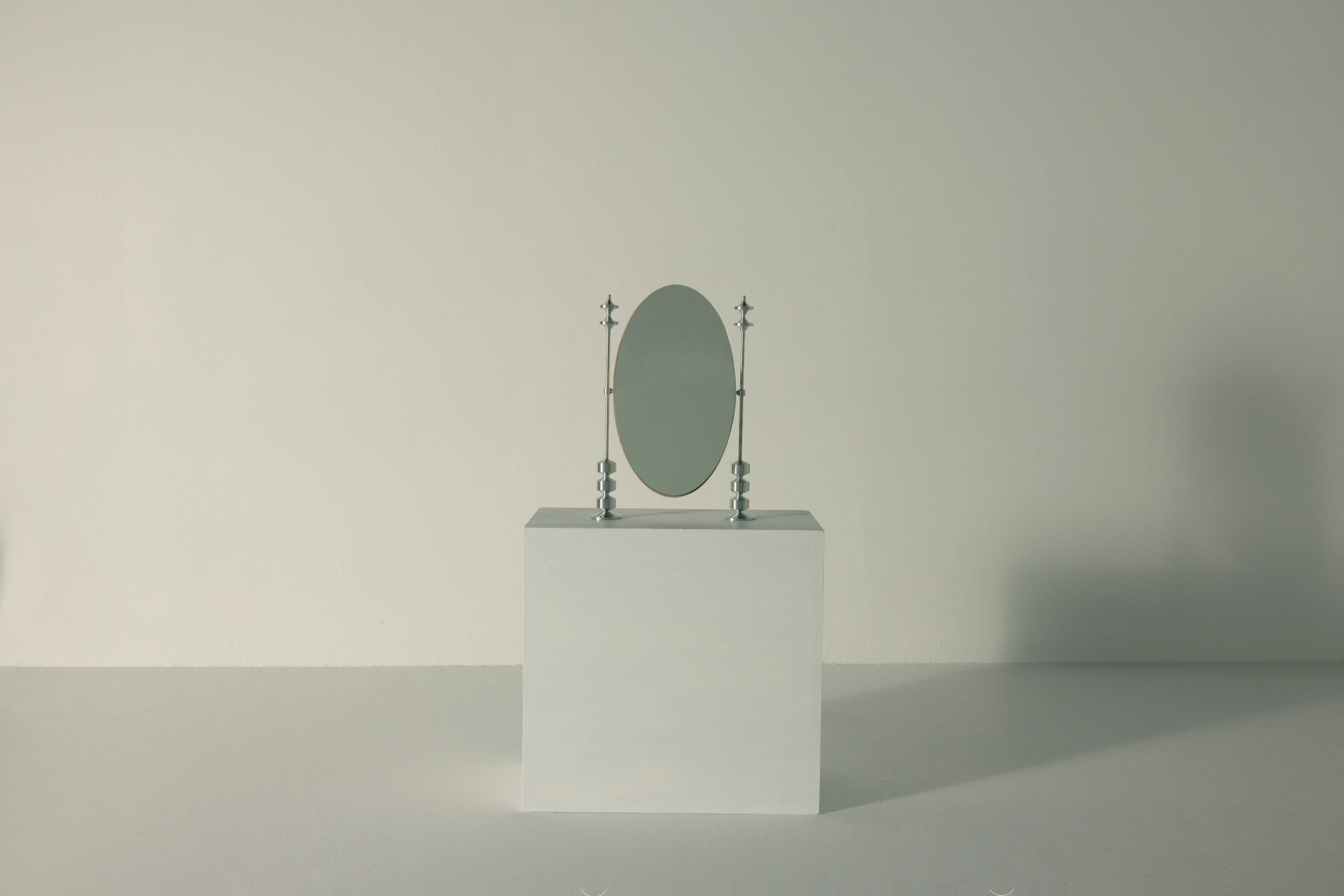 Hour Briar Vanity Mirror — detail view