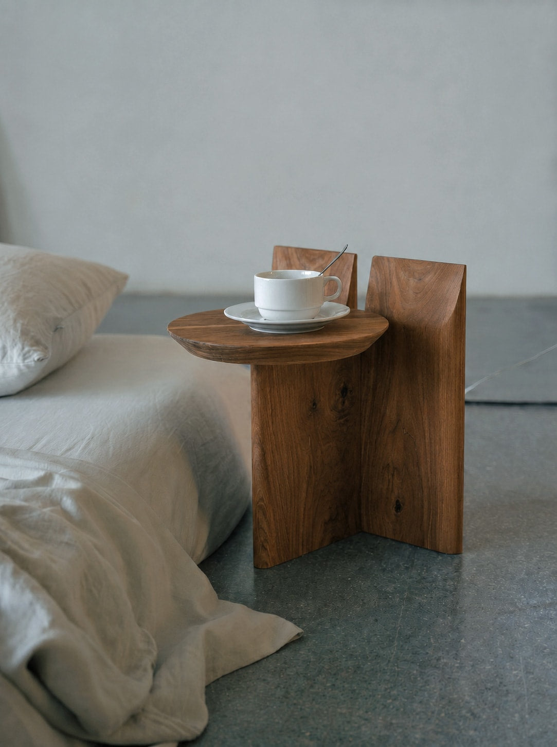 Tabi Stand — side angle