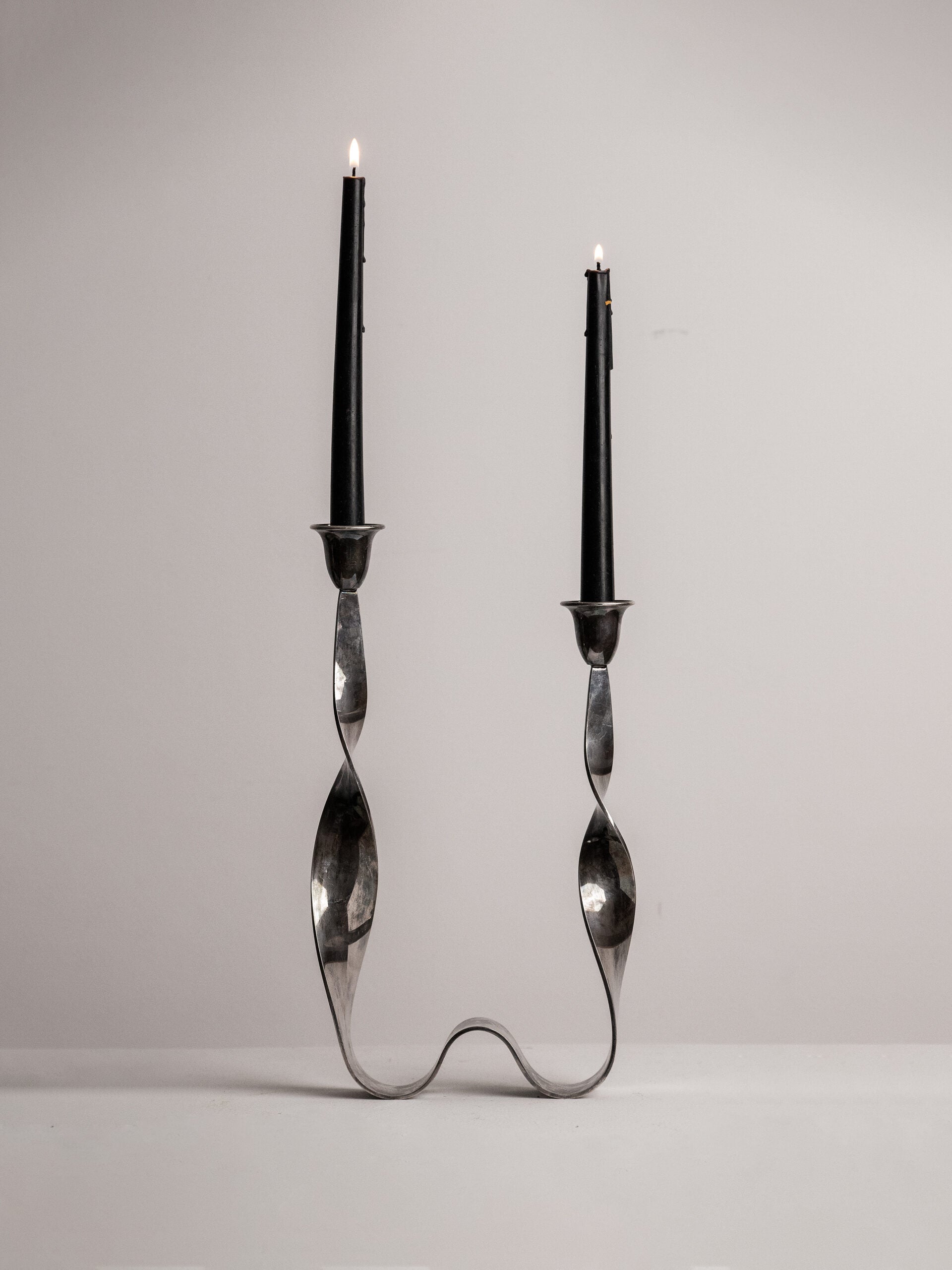 Guido Niest Cobra Candelabra, Asymmetrical Twisted Ribbon, Silver Plated, Postmodern Italy 1980s — lifestyle setting