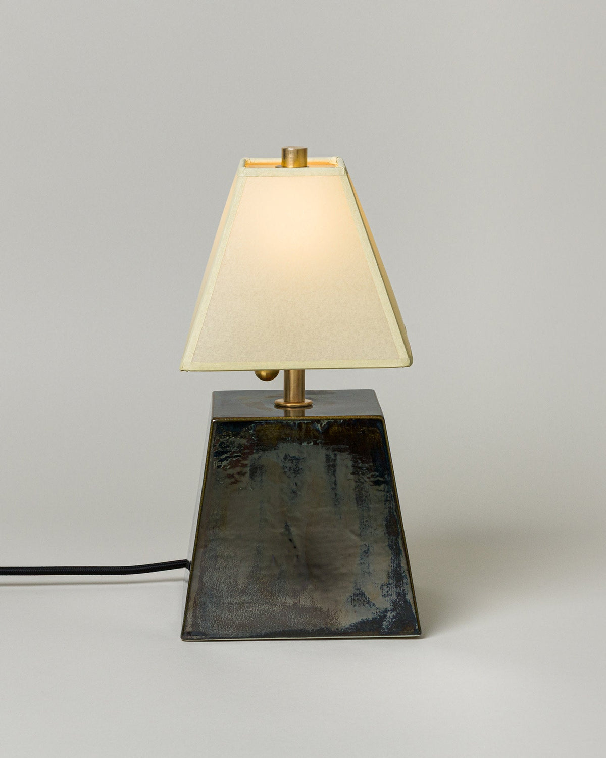 Osen Table Lamp Short, Obsidian / Faint Green Shade by SIN | The Oblist