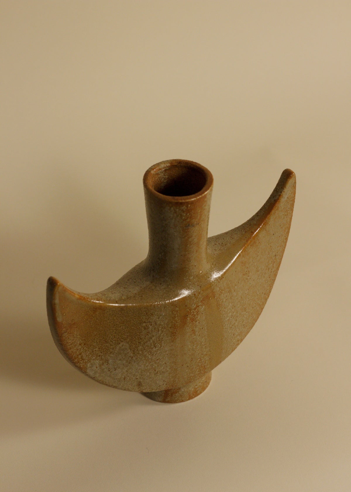 Sculptural Ceramic Vase by Toyo – Crescent Form with Original Label — detail view