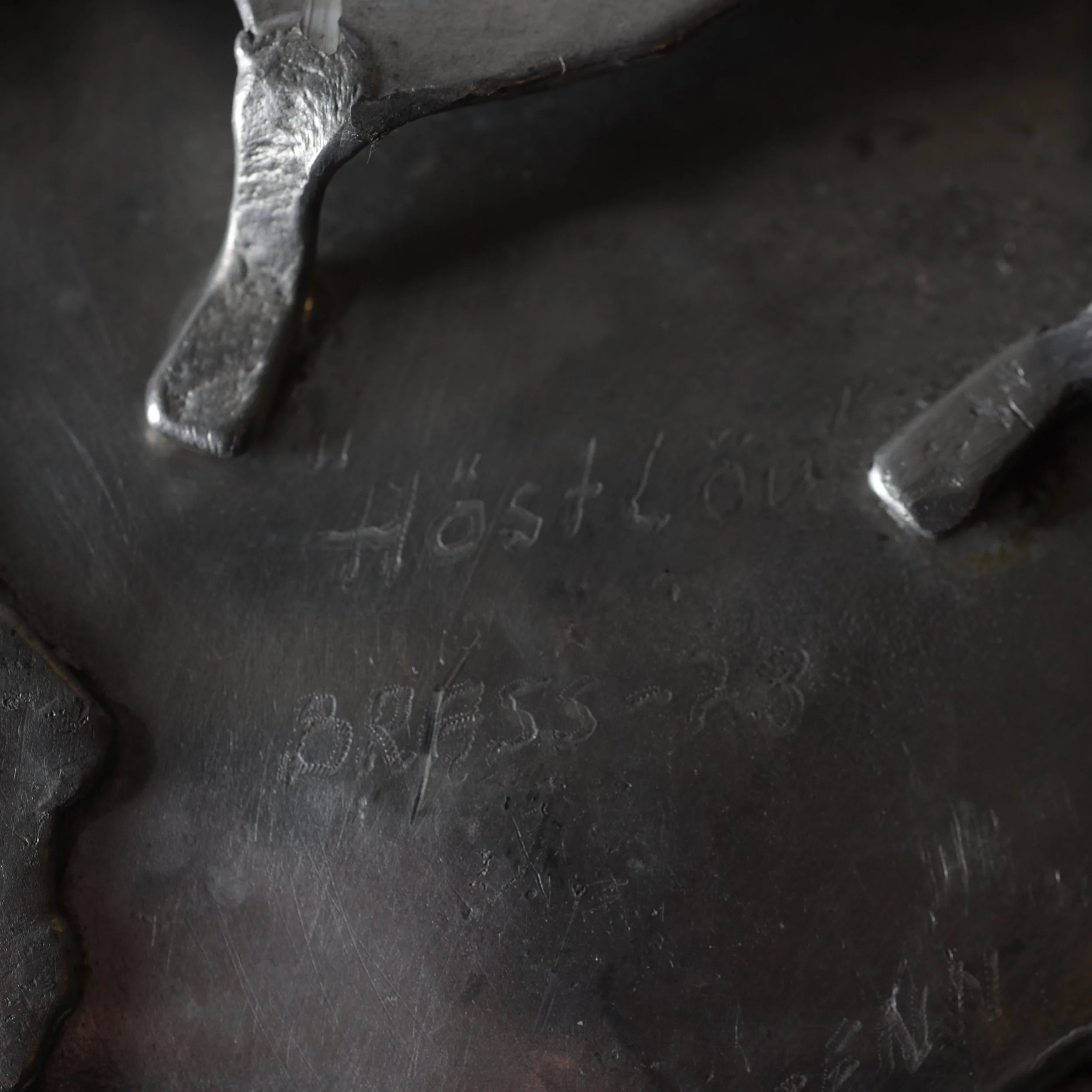 A large decorative 'Höstlöv' pewter dish, (1973) — close-up