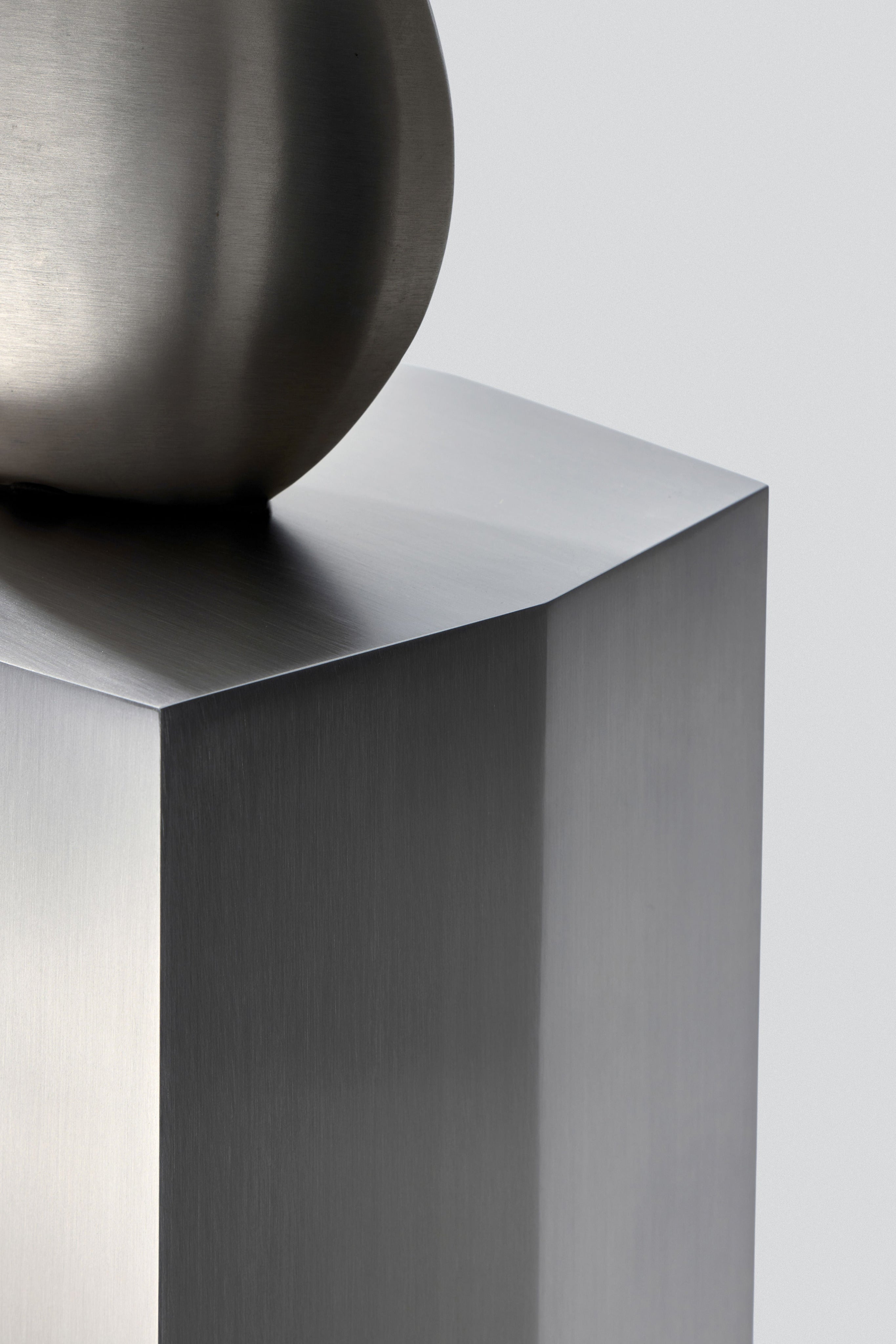 Ame II' Steel Pedestal — close-up of polished steel surface