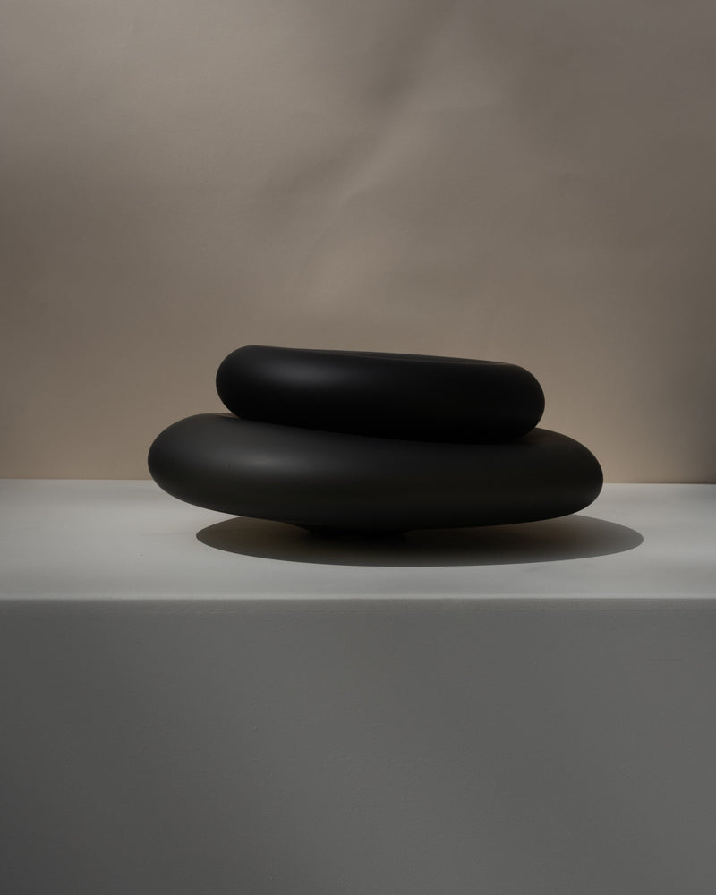 Glass Sculptures SEAGLASS | color midnight black — close-up of smooth glass surface