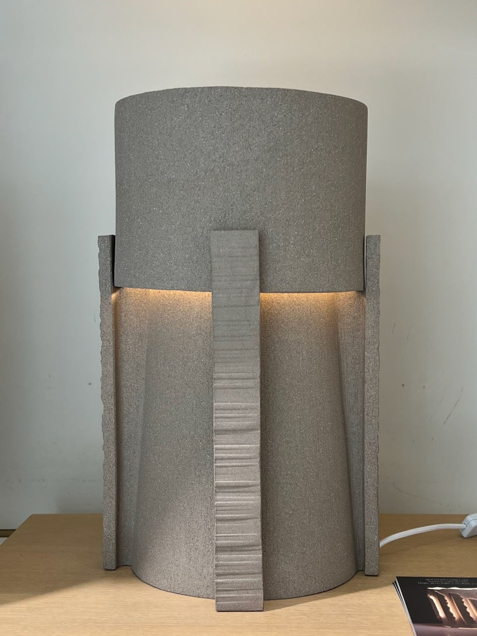 La Lampe de Table Hold en Céramique