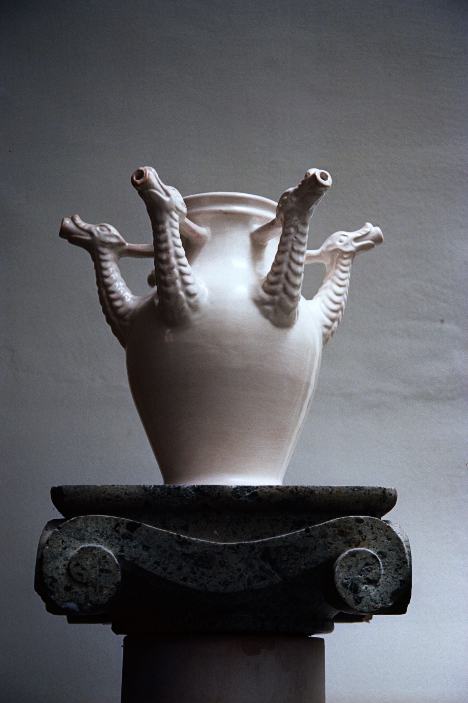 The Drago Bianco - Minimalist Vase in Ceramic — front view on stone pedestal