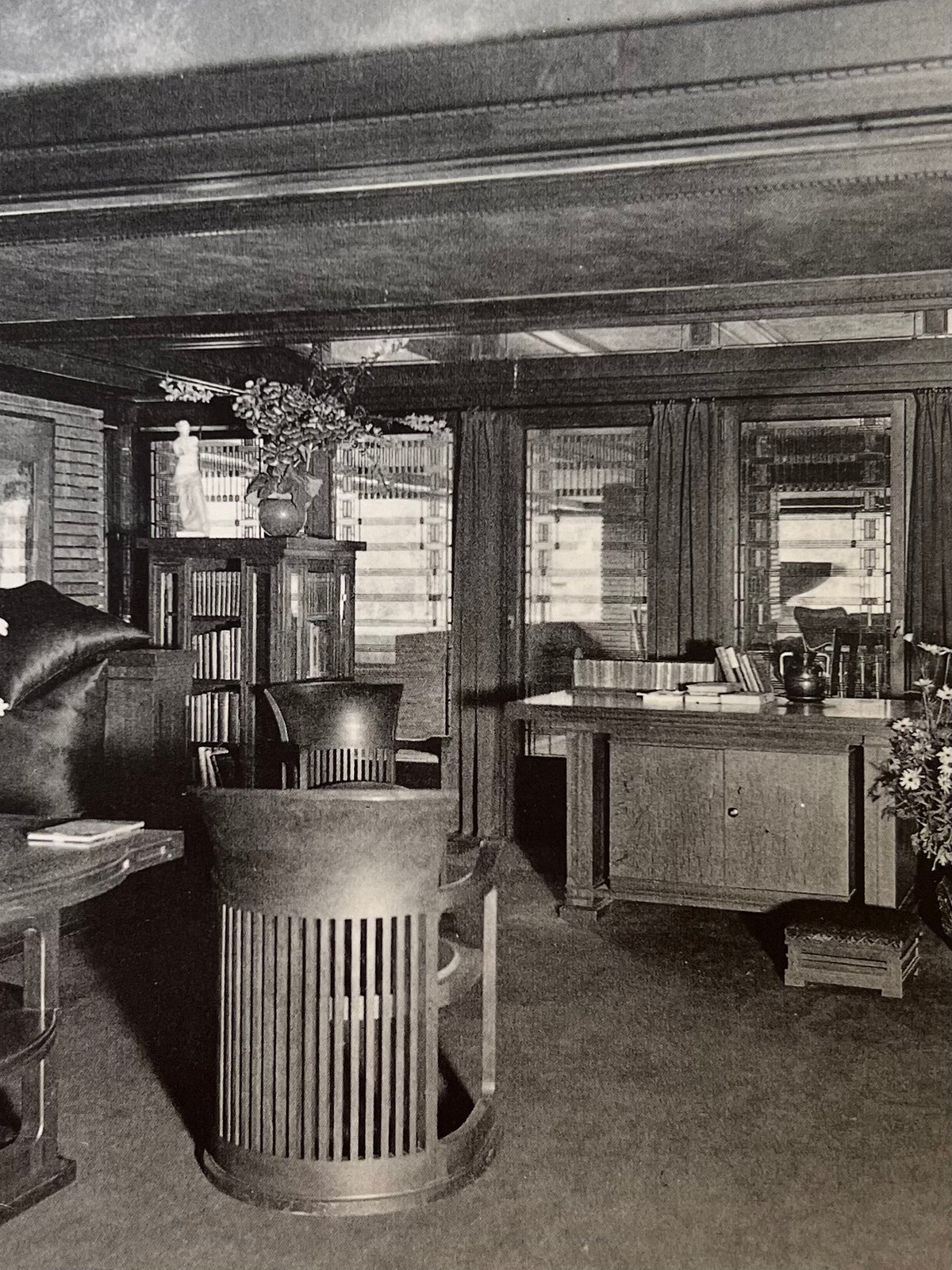 Frank Lloyd Wright - Architecture Book — close-up