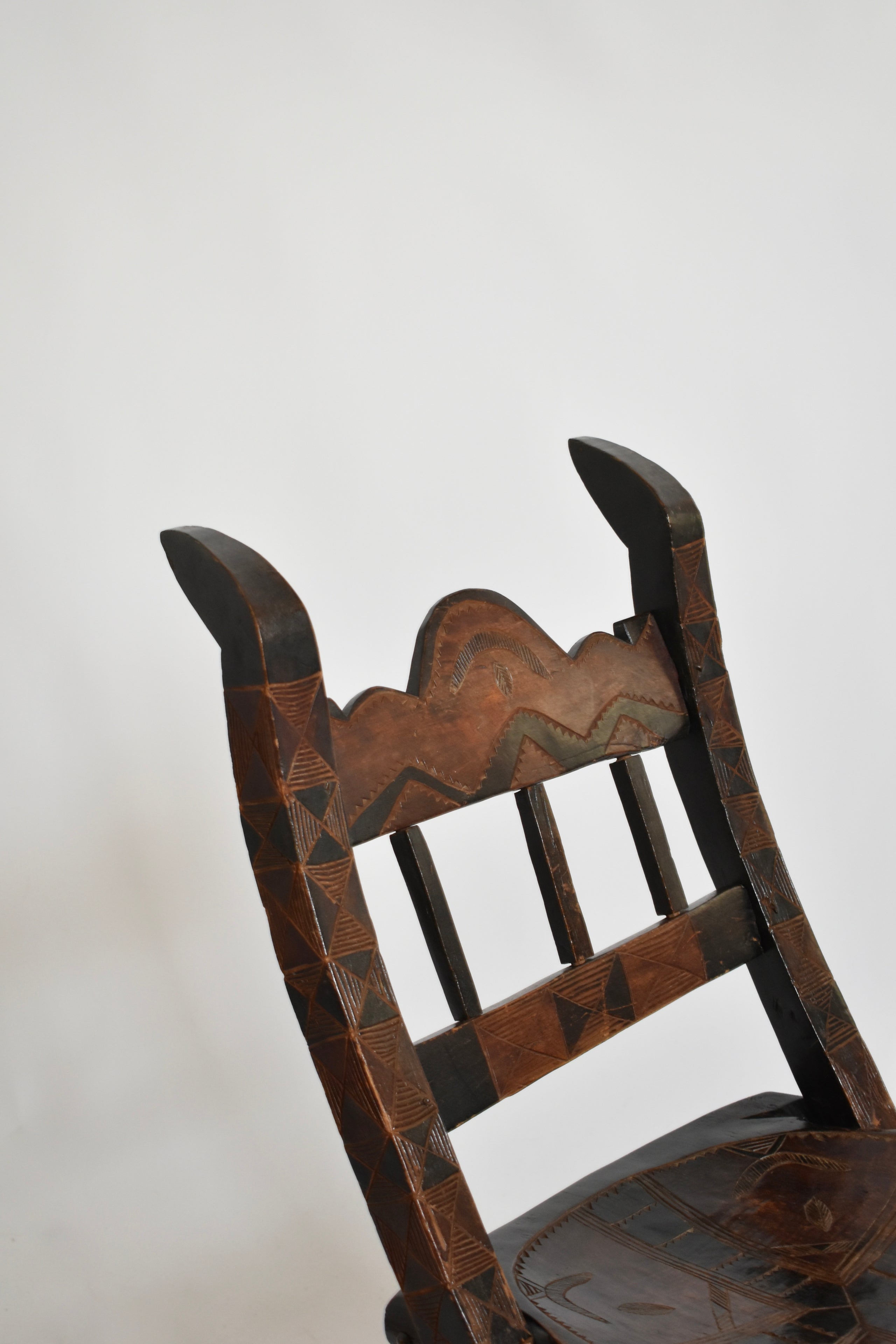 Wooden Senoufo chair, 1960s — lifestyle setting