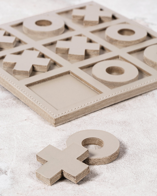 Detail of wooden cross and circle pieces from Sanremo tic tac toe set