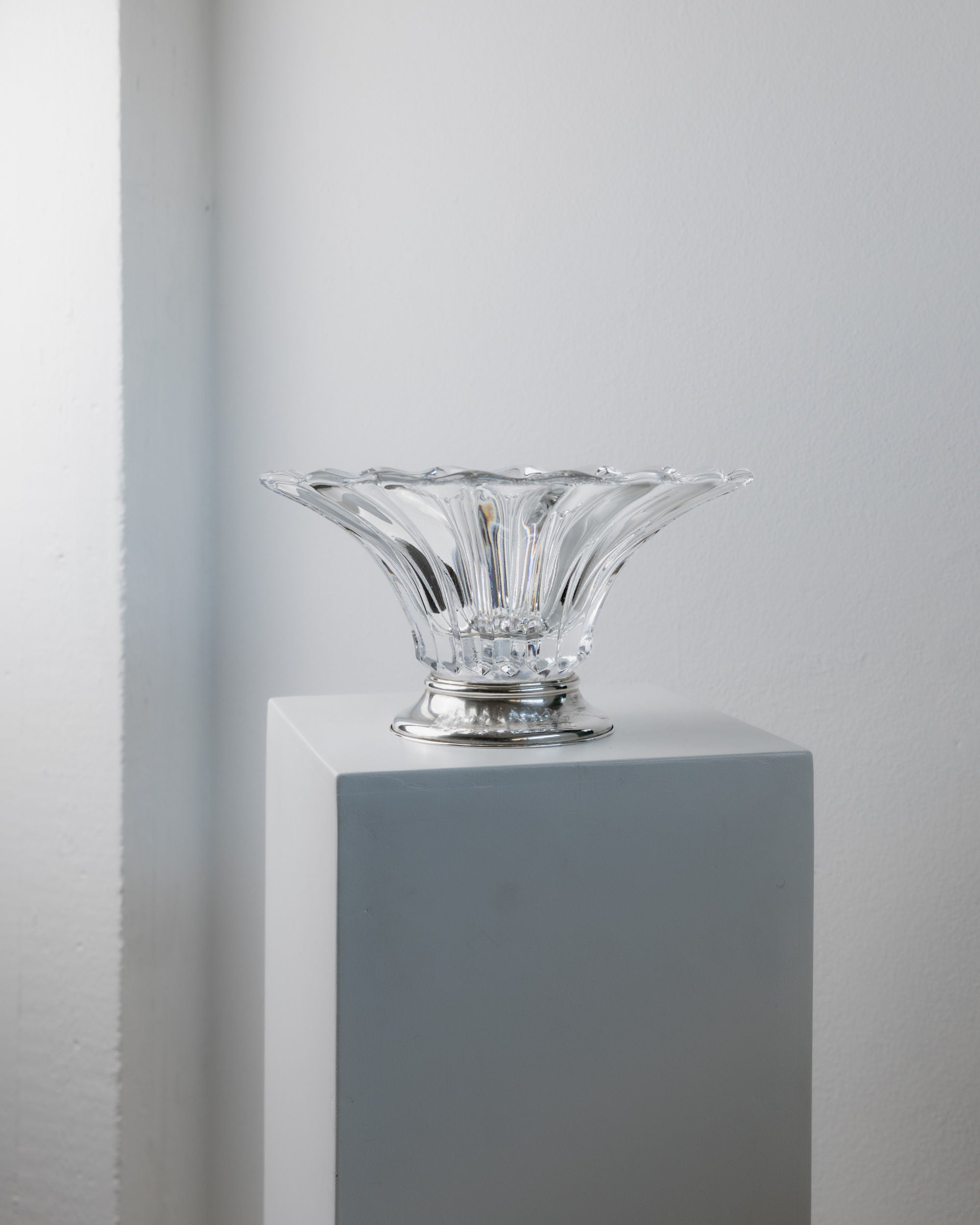 Large Crystal Glass Bowl, Italy 1940s — close-up of clear glass design