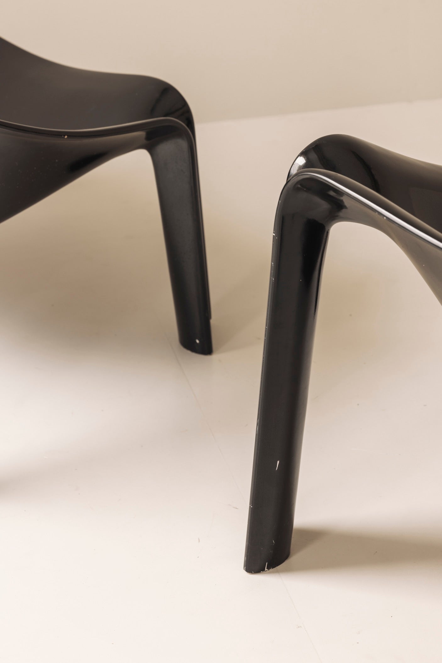 First edition F300 lounge chairs by Pierre Paulin for Artifort, France 1964. — in context