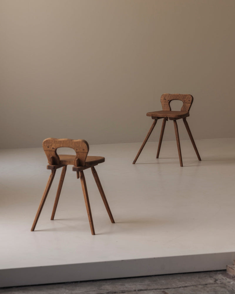 Sculptural pair of French solid oak side chairs from the 1950s — side angle