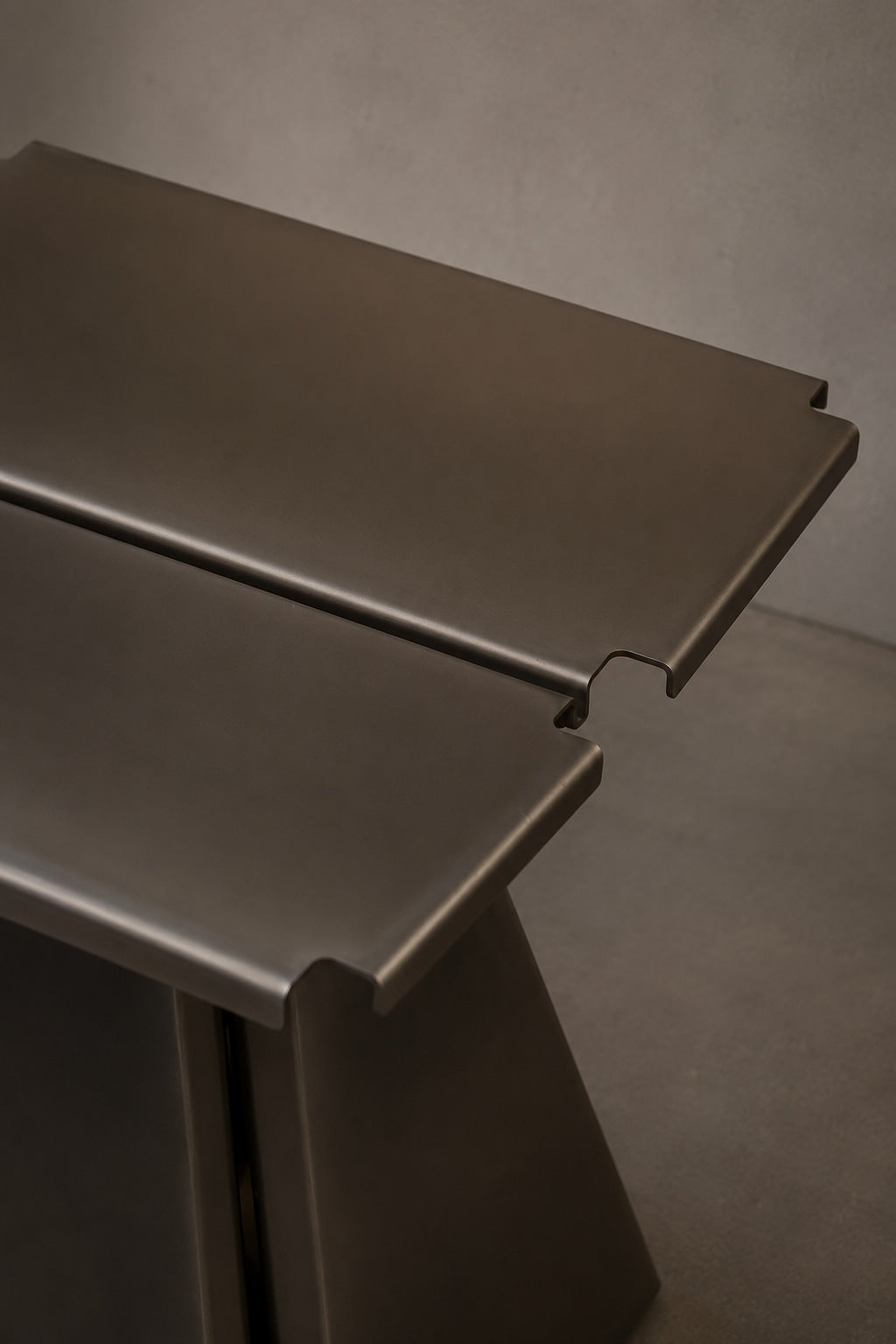 AO25 Stool in Steel and Aluminium — side angle