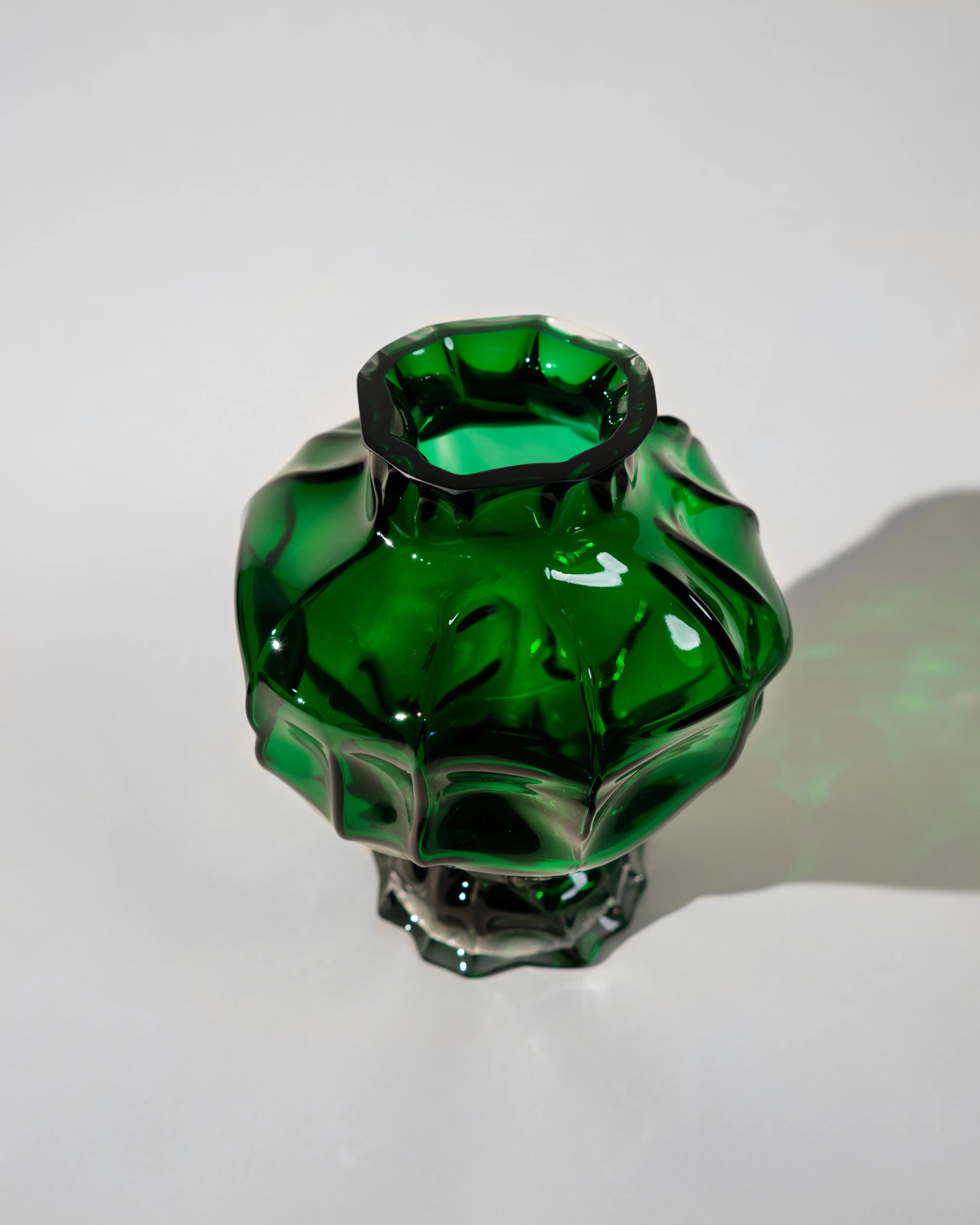 Ammonit Vase - Green — top view highlighting textured glass design