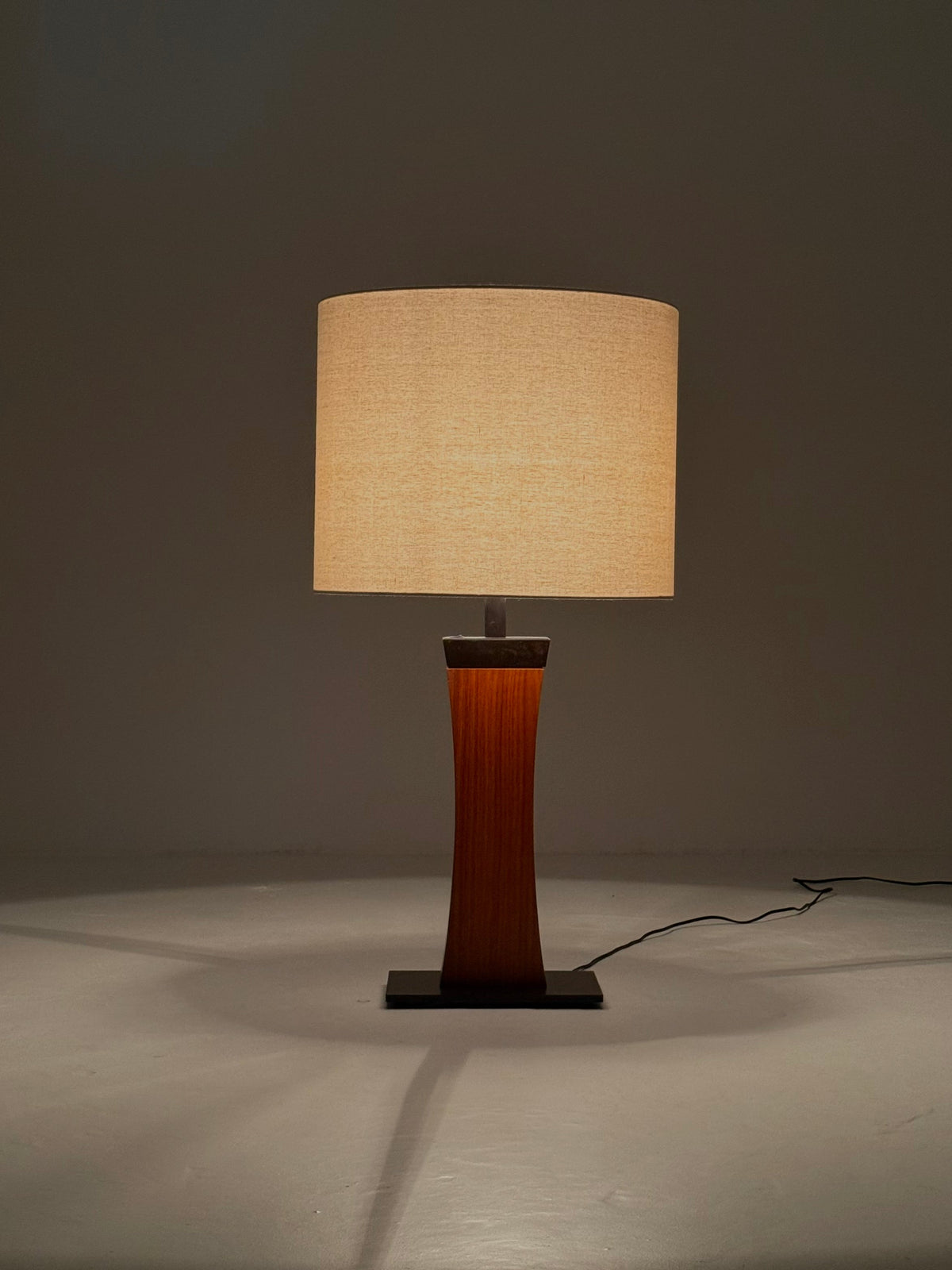 Italian Mid Century teak table lamp — view 9