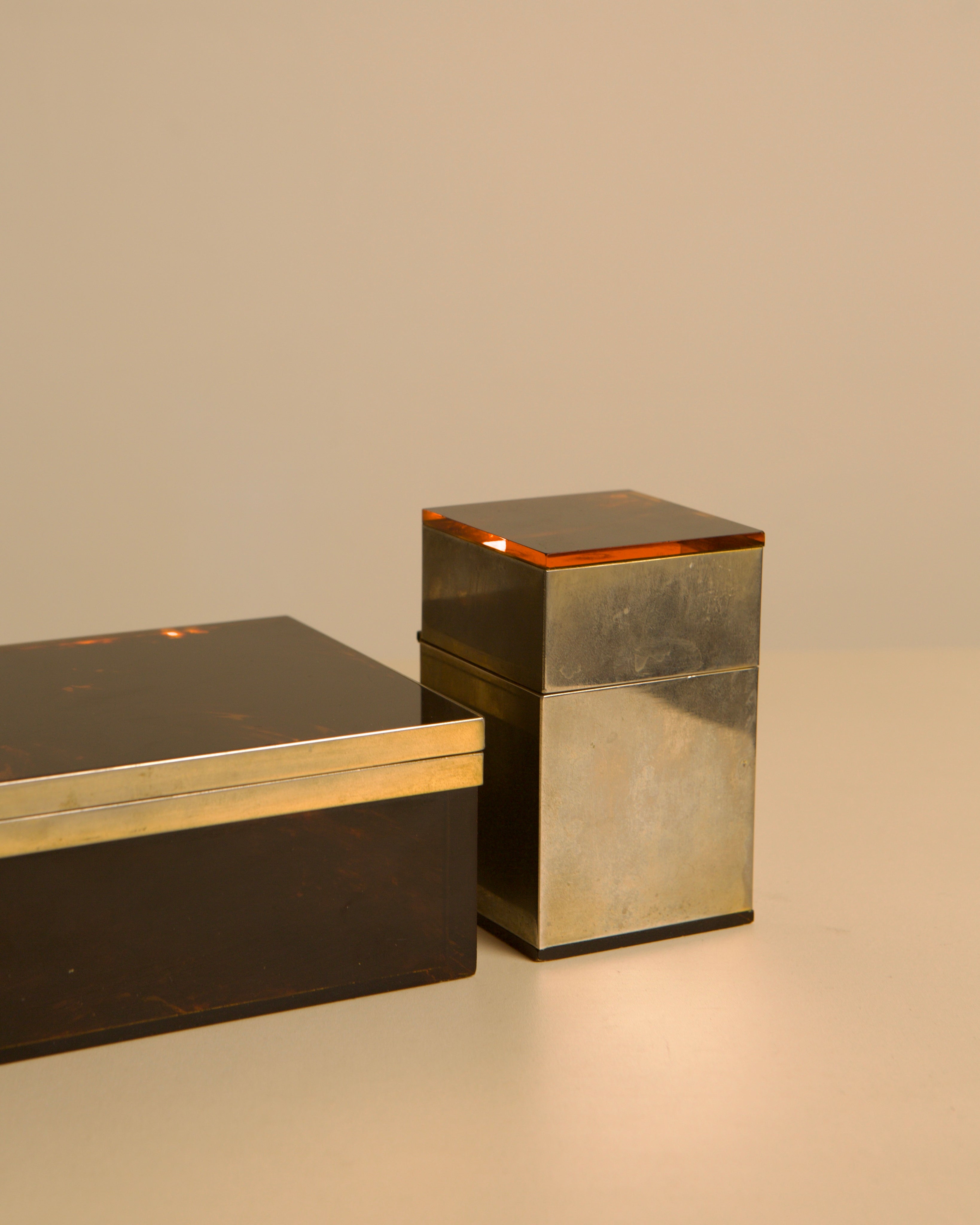 Italian Hollywood Regency box in faux tortoiseshell lacquer and brass with matching lighte — in context