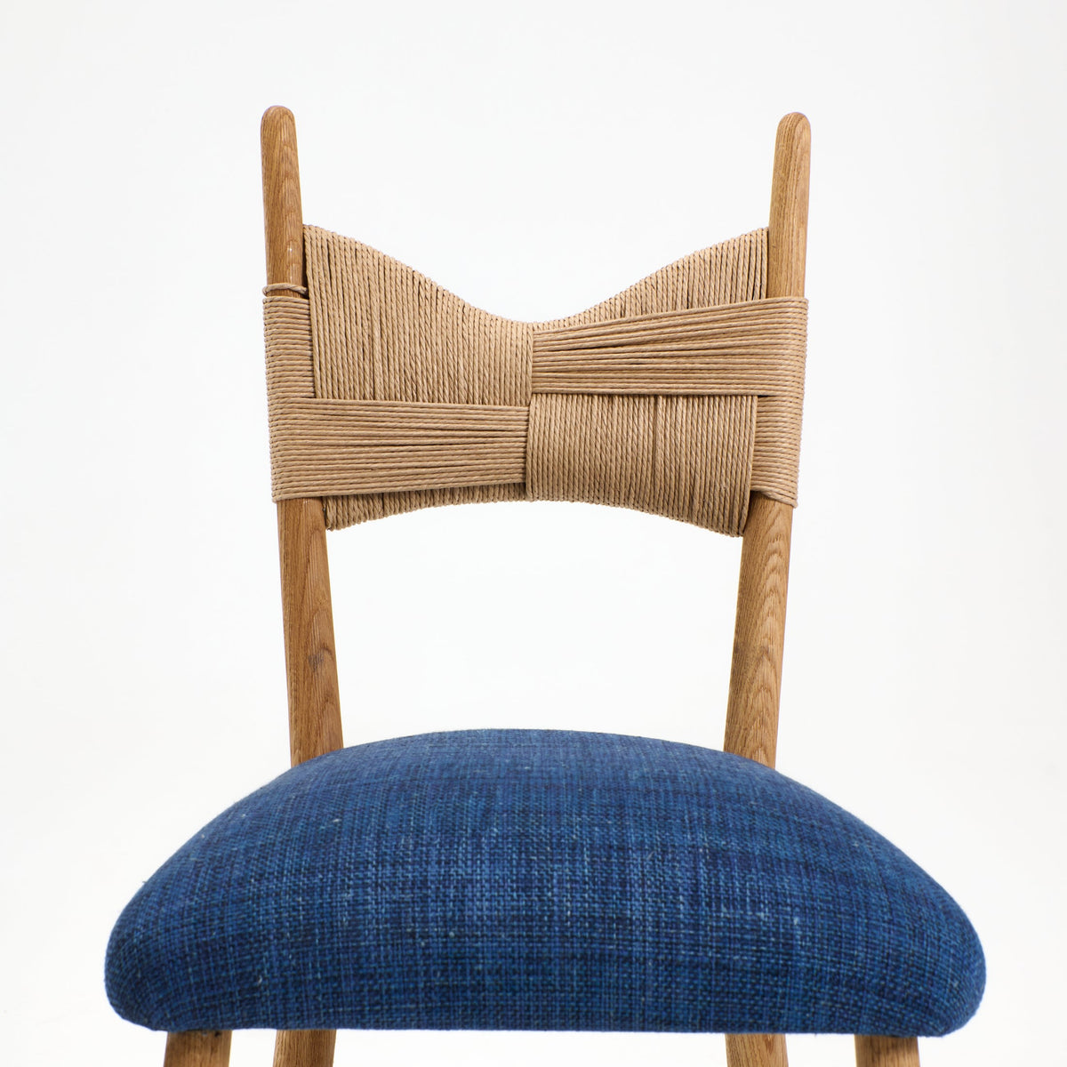 Perícia Dining chair — close-up