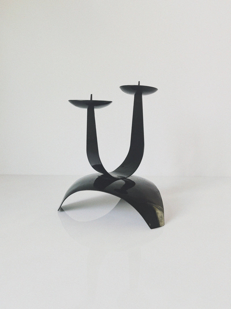 Modern black metal candleholder with curved arch base from Poland