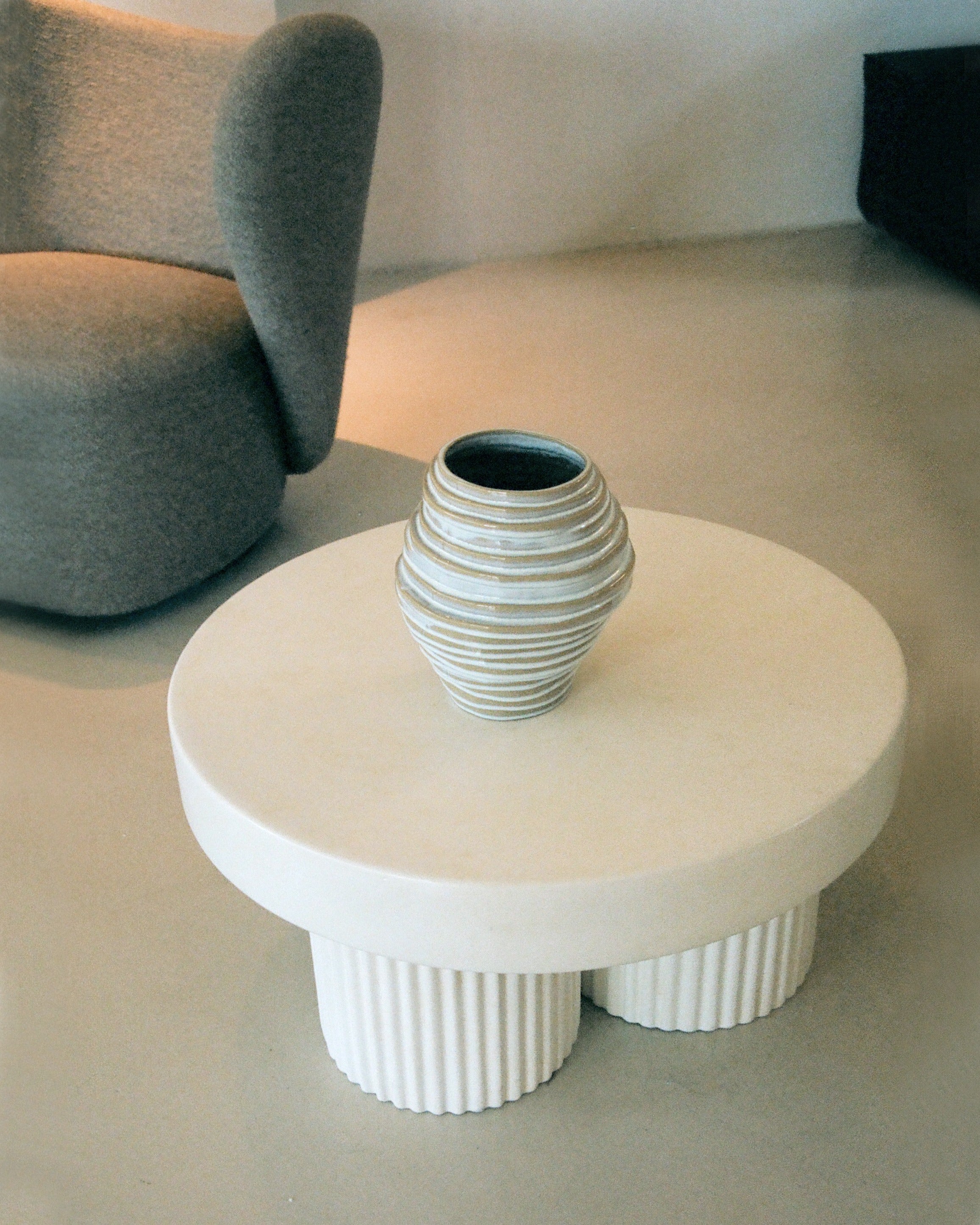 Alfonso Vase Brick — positioned on round white coffee table